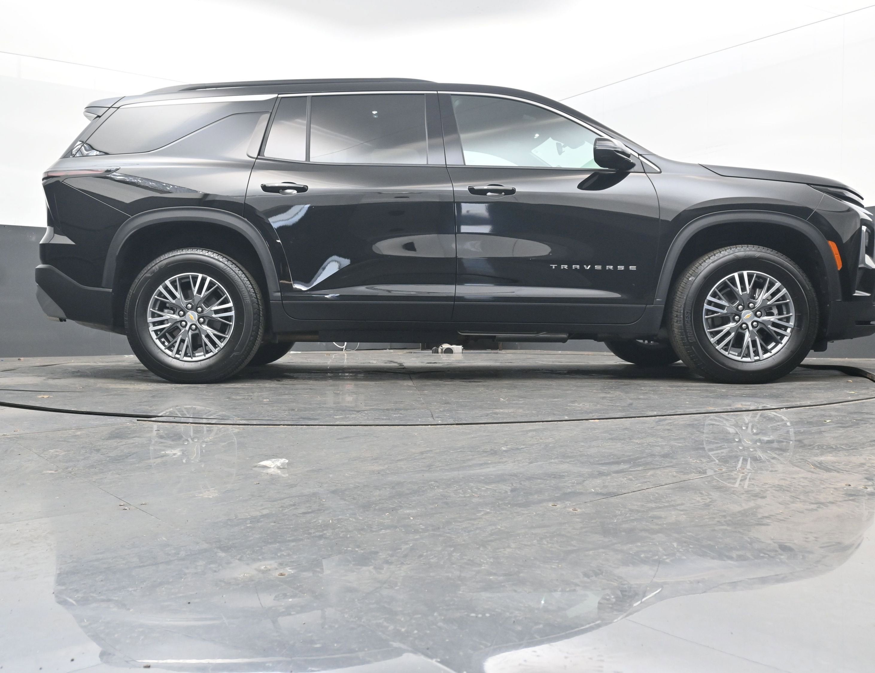 2025 Chevrolet Traverse FWD LT