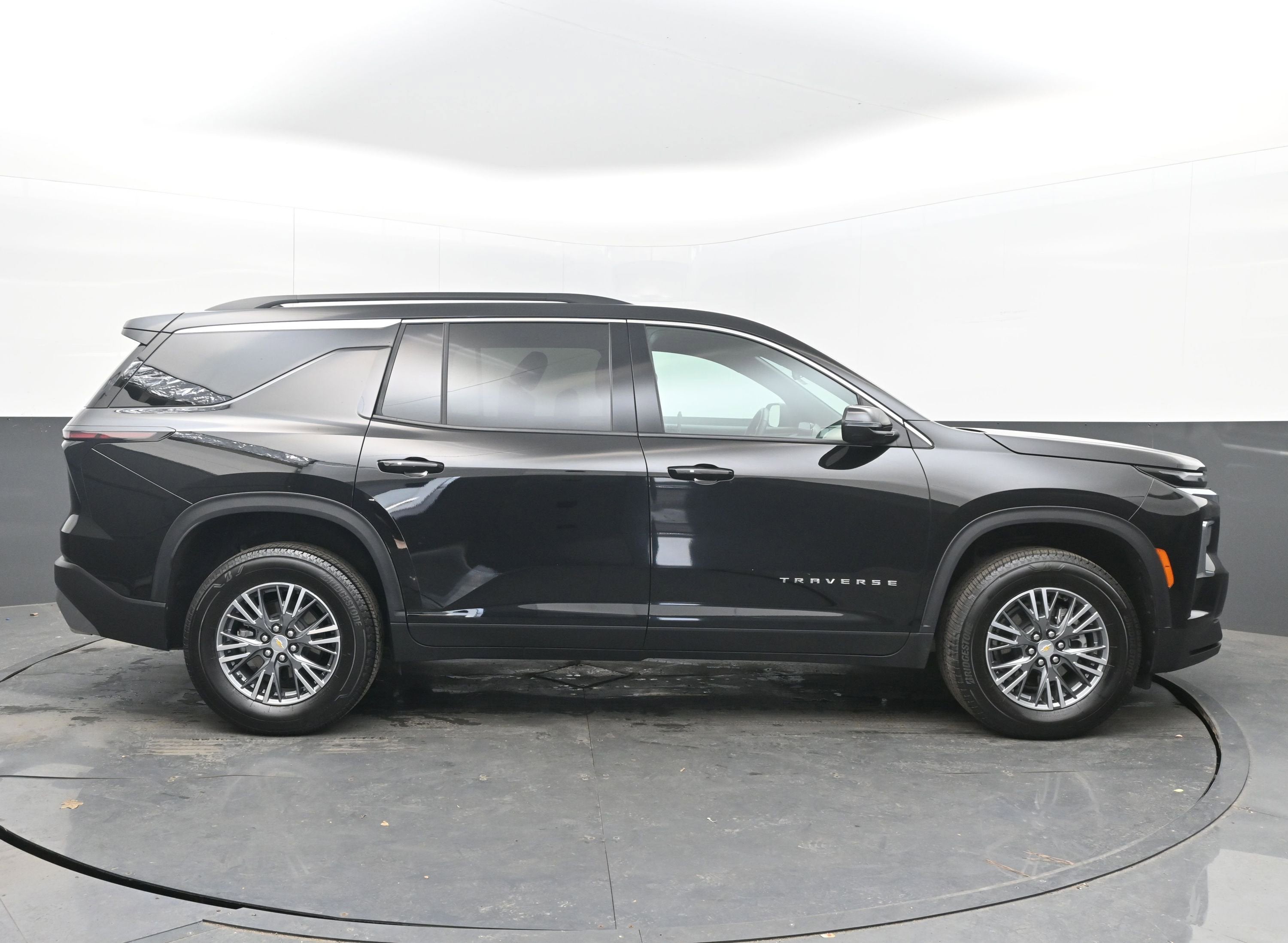 2025 Chevrolet Traverse FWD LT