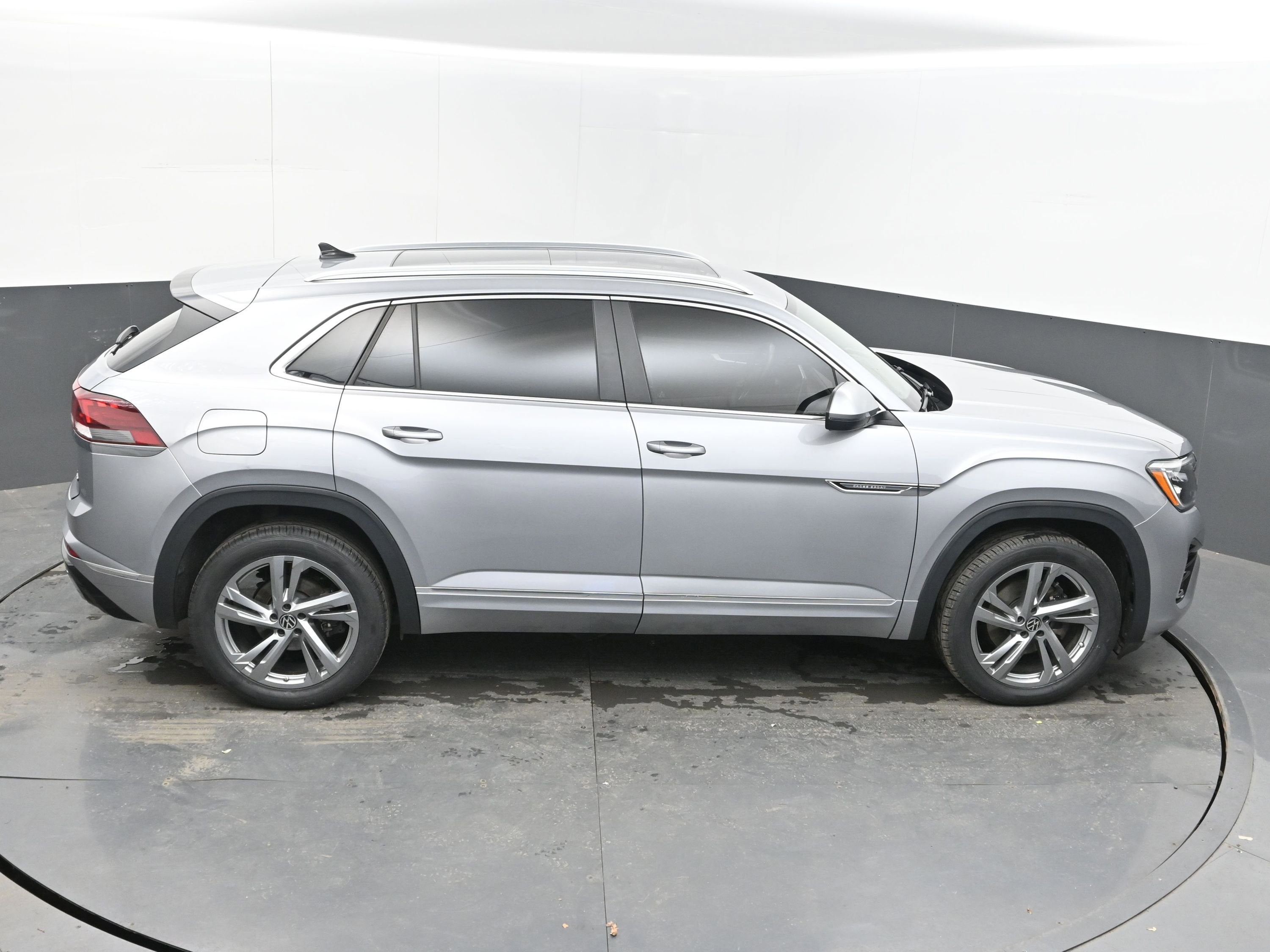 2024 Volkswagen Atlas Cross Sport 2.0T SEL R-Line
