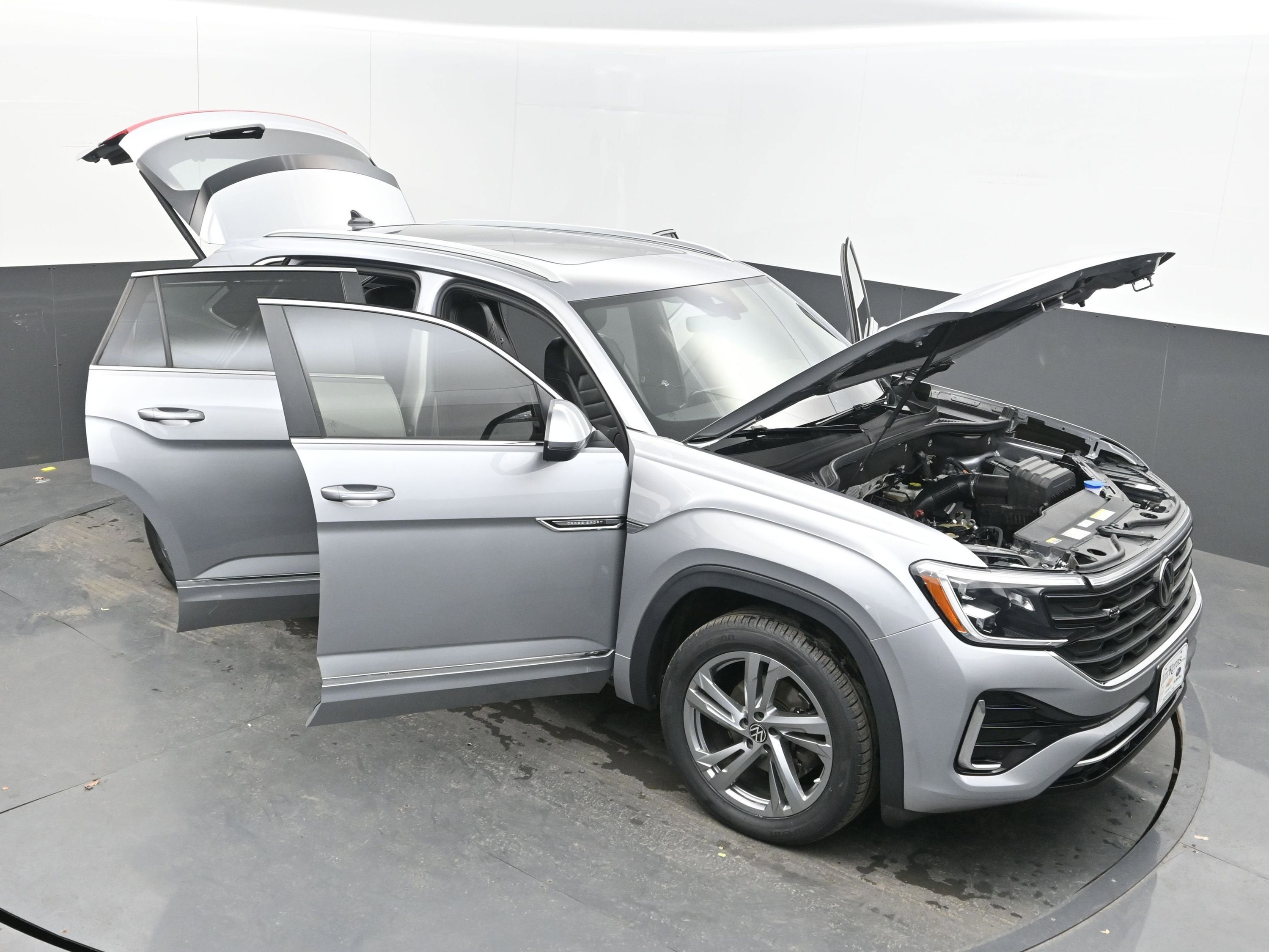 2024 Volkswagen Atlas Cross Sport 2.0T SEL R-Line