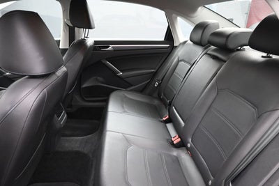 2017 Volkswagen Passat R-Line w/Comfort Pkg