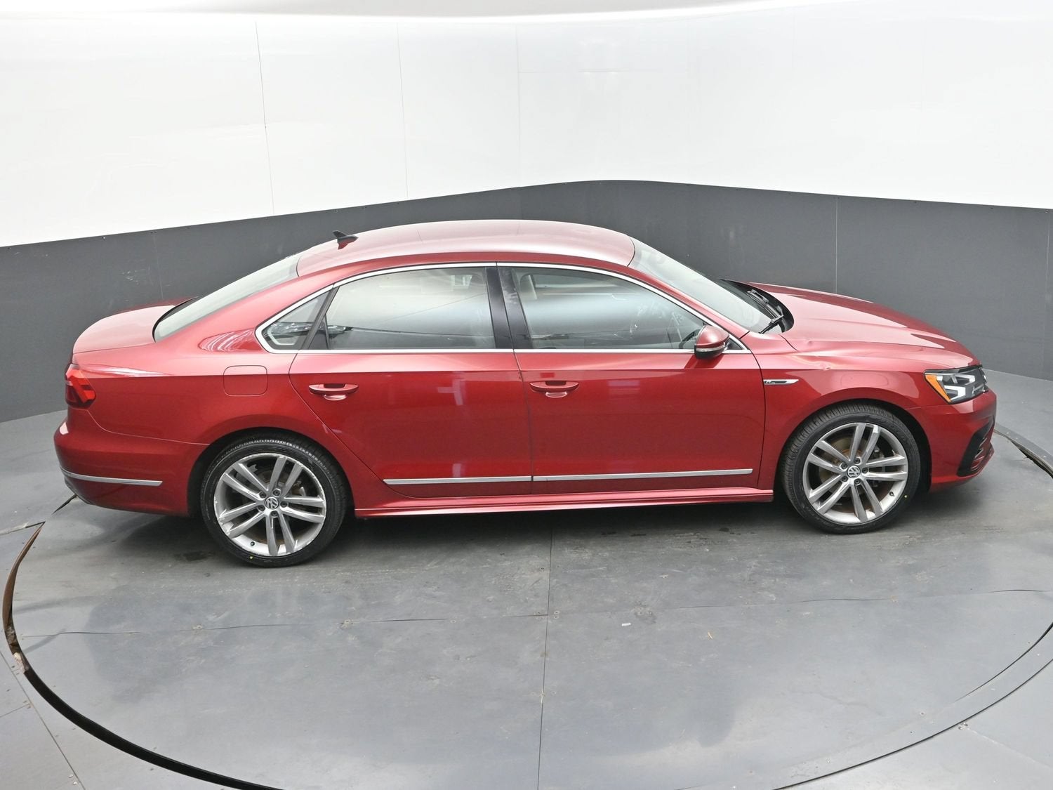 2017 Volkswagen Passat R-Line w/Comfort Pkg