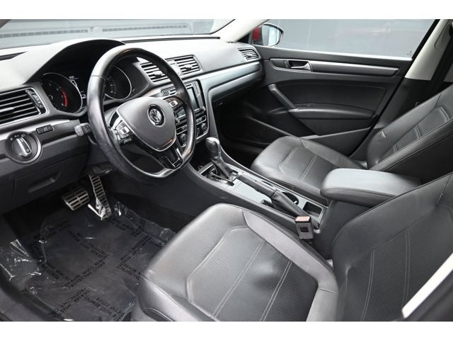 2017 Volkswagen Passat R-Line w/Comfort Pkg