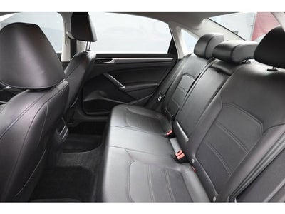 2017 Volkswagen Passat R-Line w/Comfort Pkg