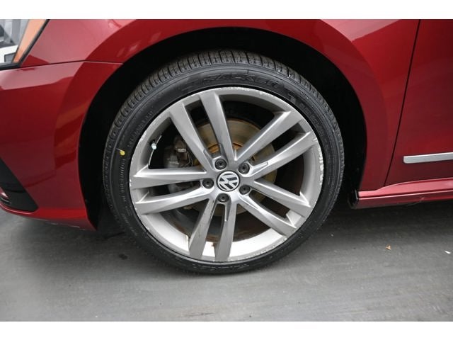 2017 Volkswagen Passat R-Line w/Comfort Pkg