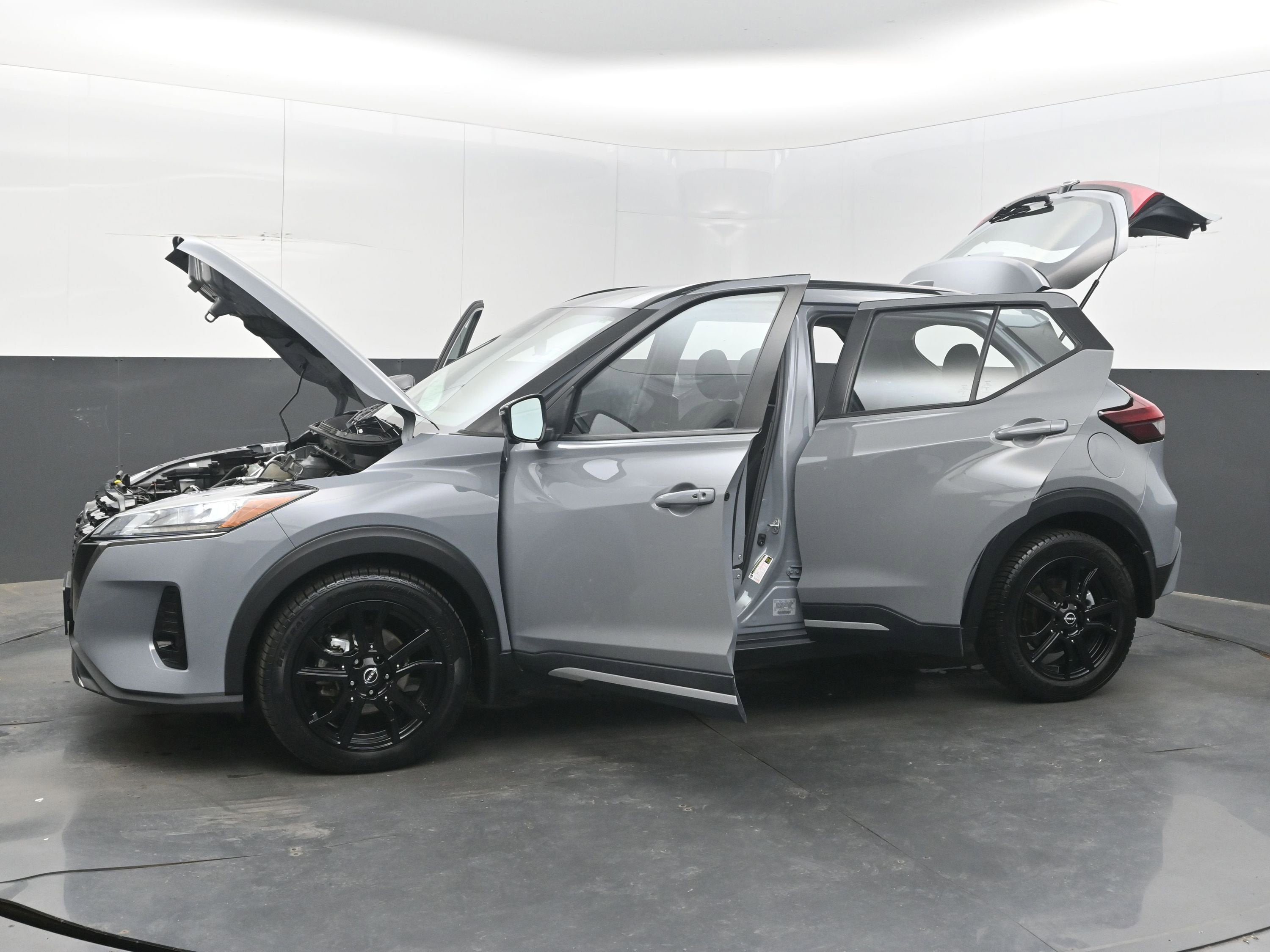 2023 Nissan Kicks SR