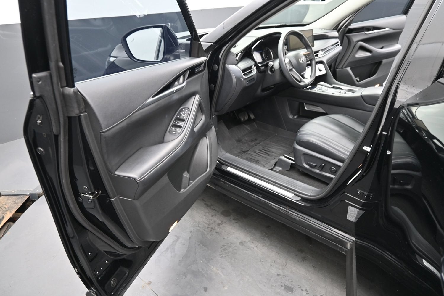 2023 INFINITI QX60 PURE