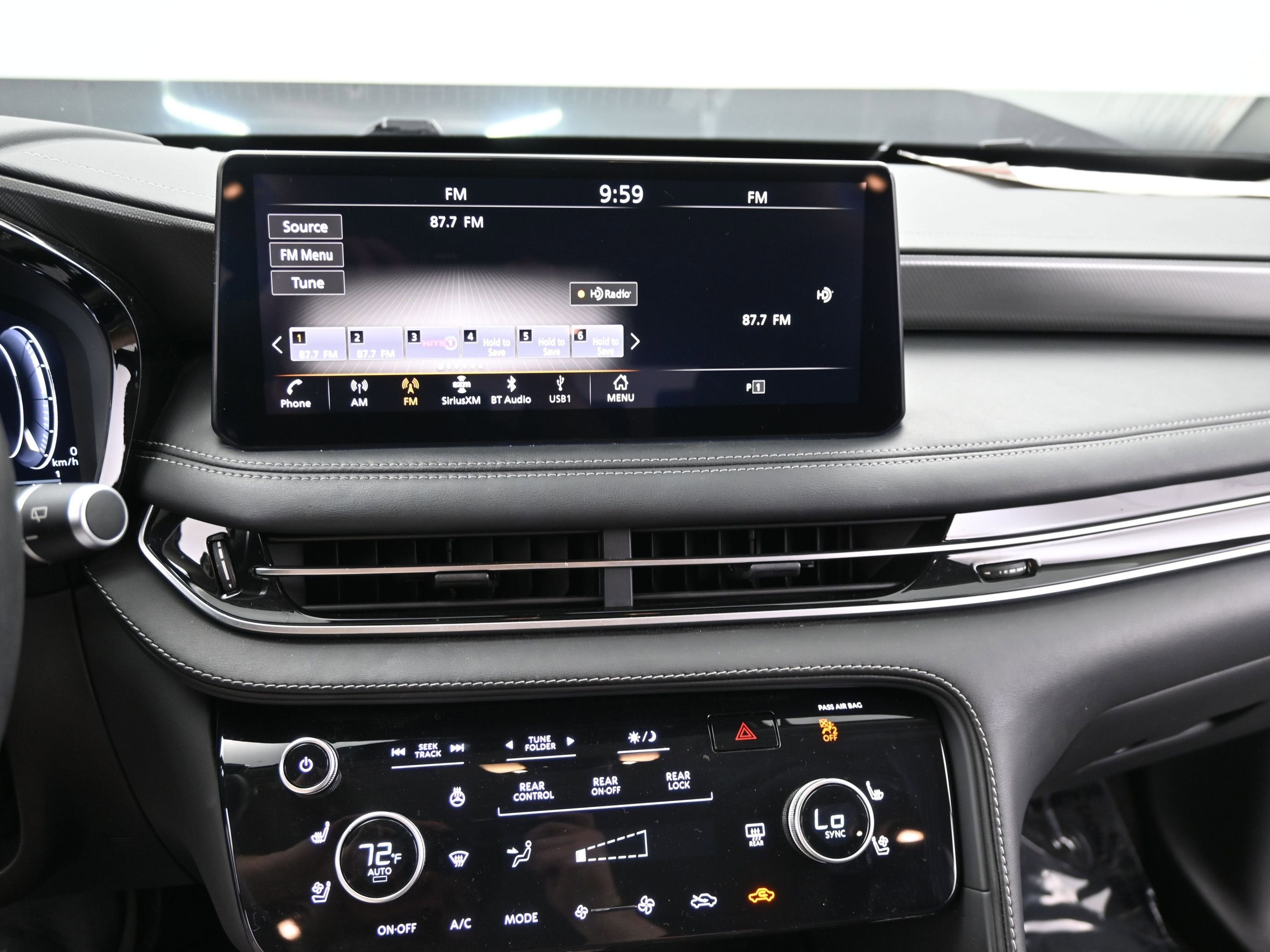 2023 INFINITI QX60 LUXE