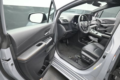 2025 Toyota Sienna Woodland Edition