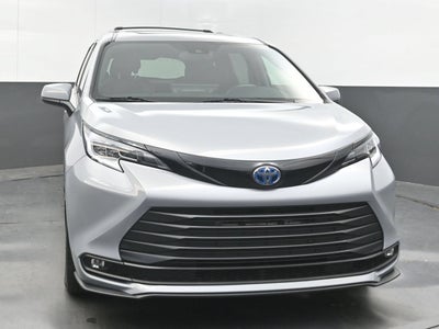 2025 Toyota Sienna Woodland Edition