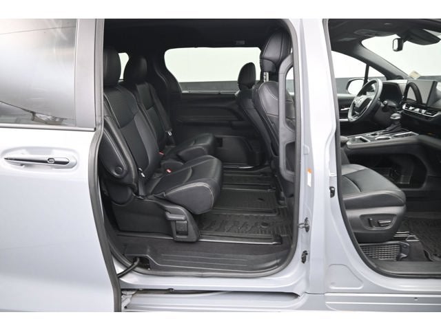 2025 Toyota Sienna Woodland Edition