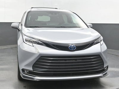 2025 Toyota Sienna Woodland Edition
