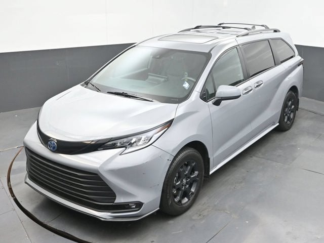 2025 Toyota Sienna Woodland Edition
