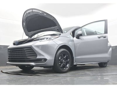 2025 Toyota Sienna Woodland Edition
