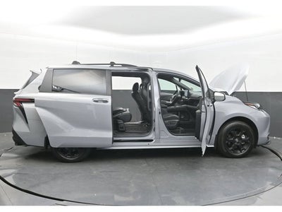 2025 Toyota Sienna Woodland Edition