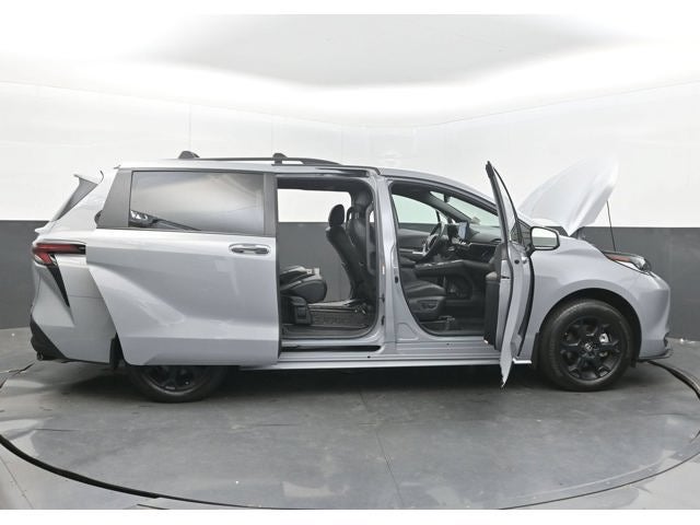 2025 Toyota Sienna Woodland Edition