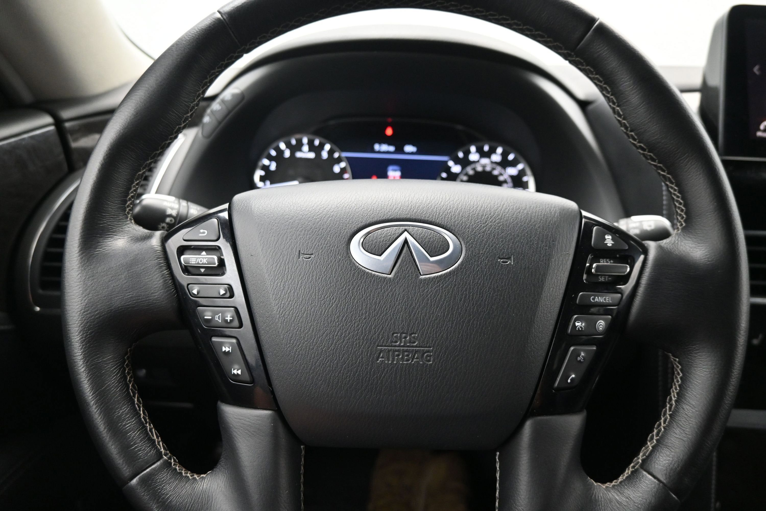 2024 INFINITI QX80 LUXE