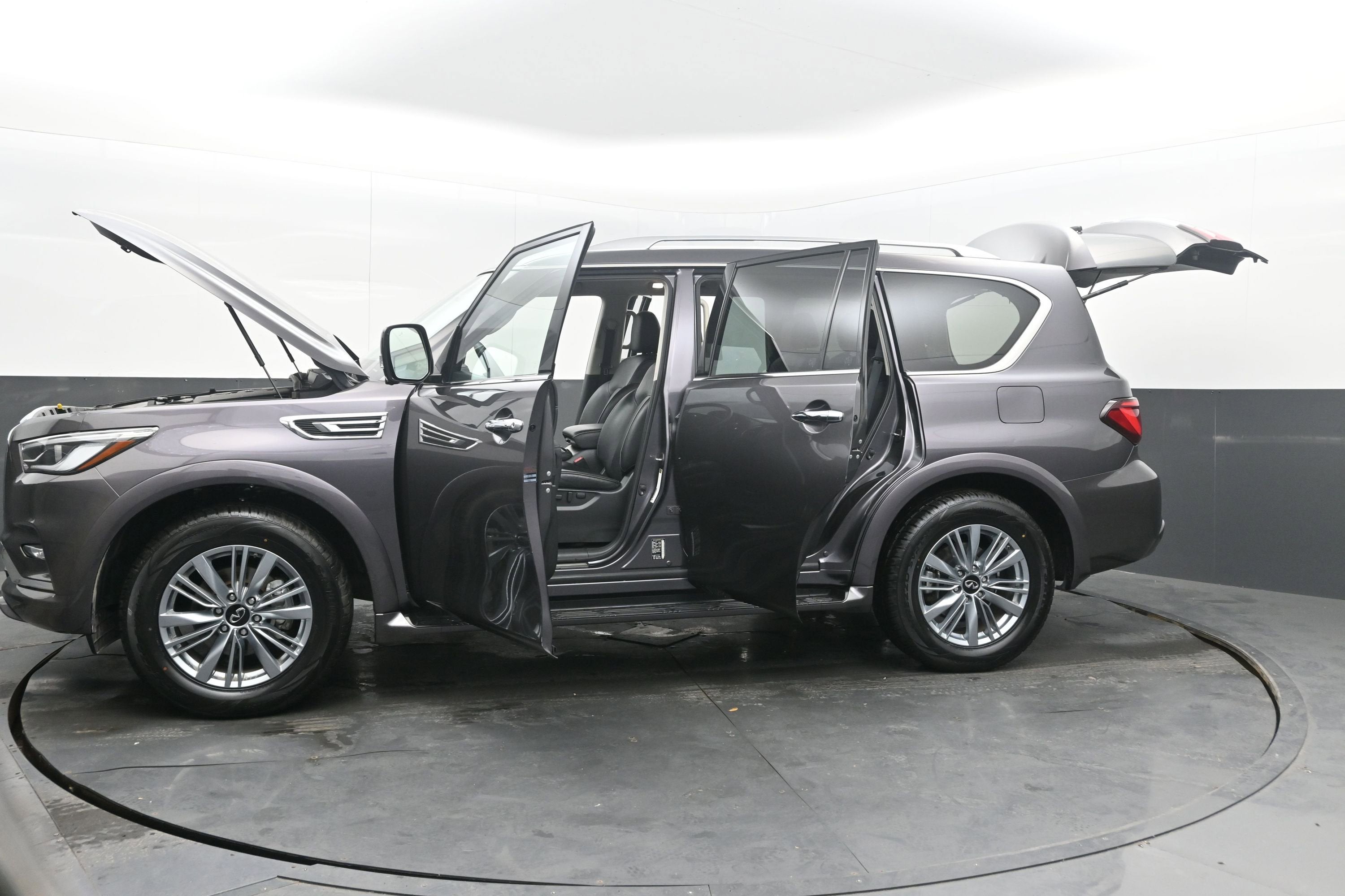 2024 INFINITI QX80 LUXE