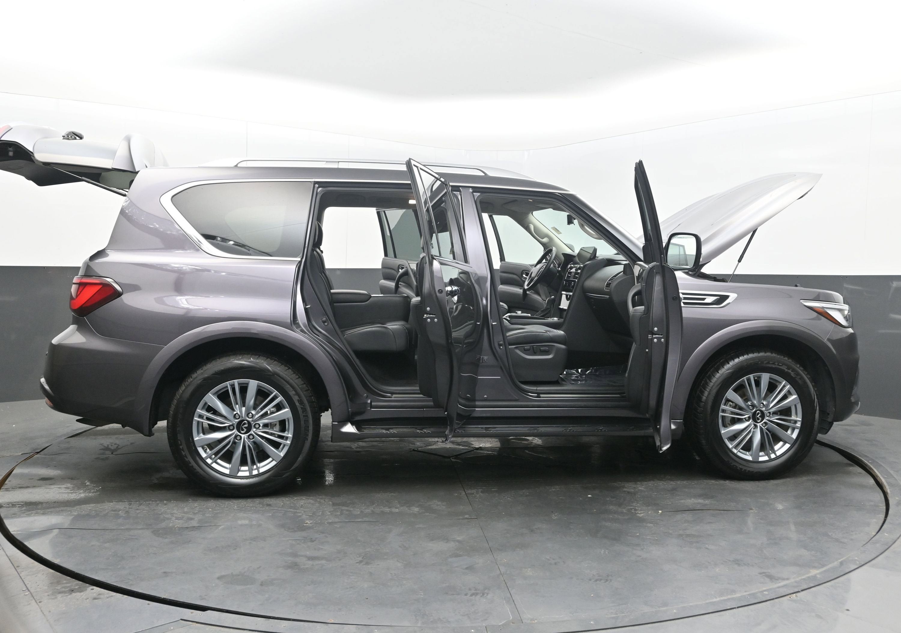 2024 INFINITI QX80 LUXE