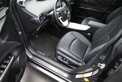 2017 Toyota Prius Four Touring