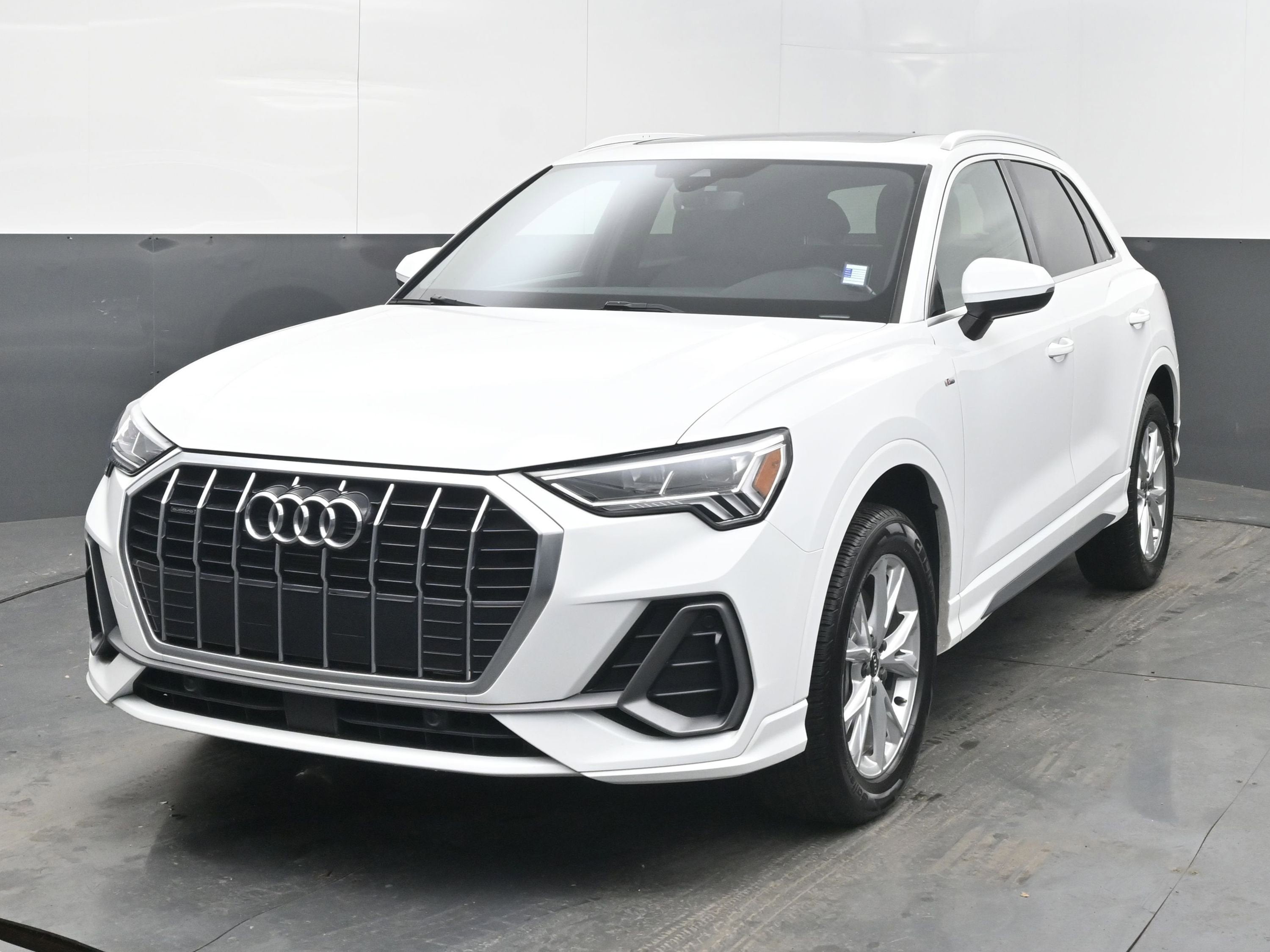 2024 Audi Q3 S line Premium
