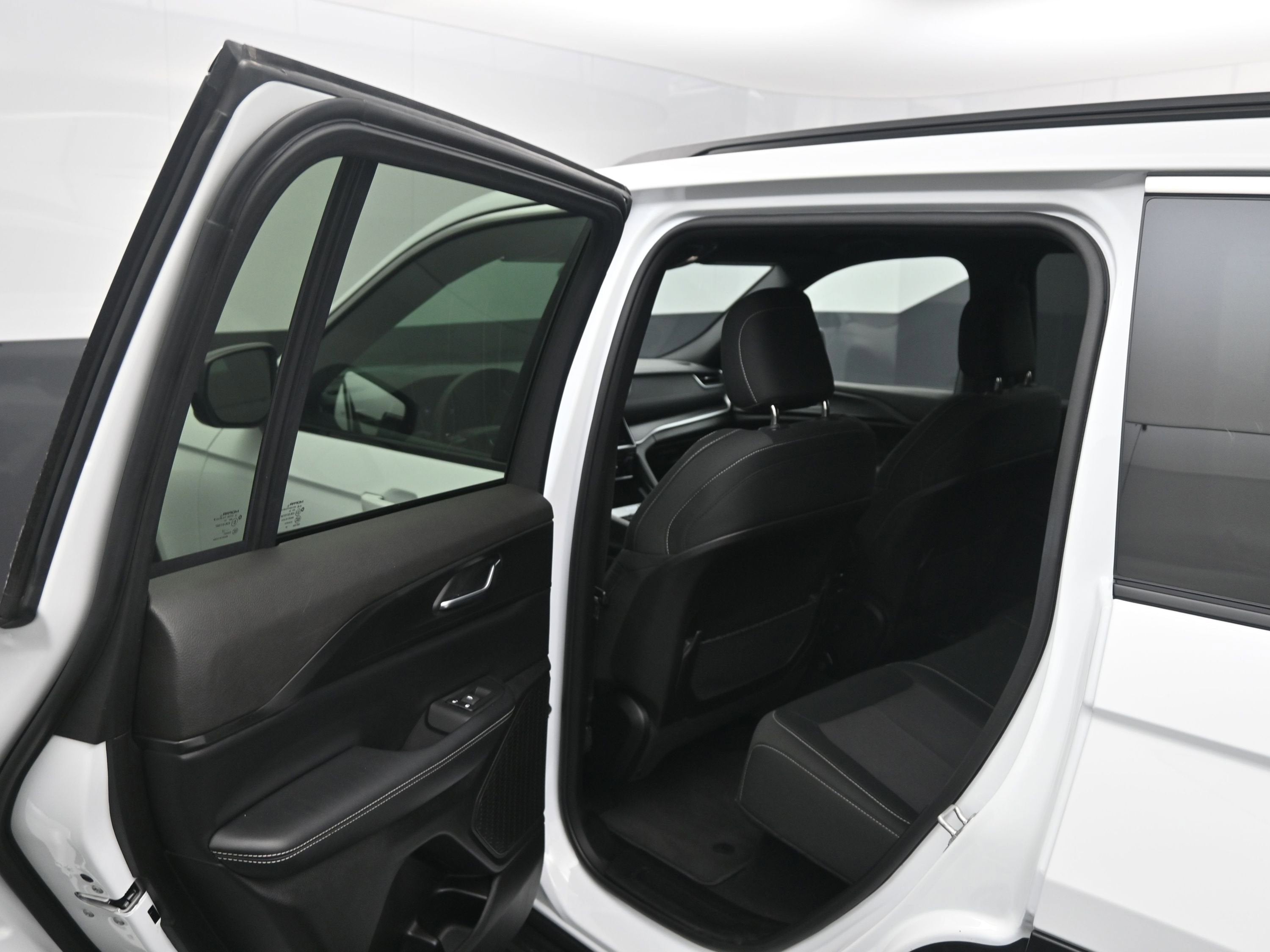 2024 Jeep Grand Cherokee Laredo 4x2