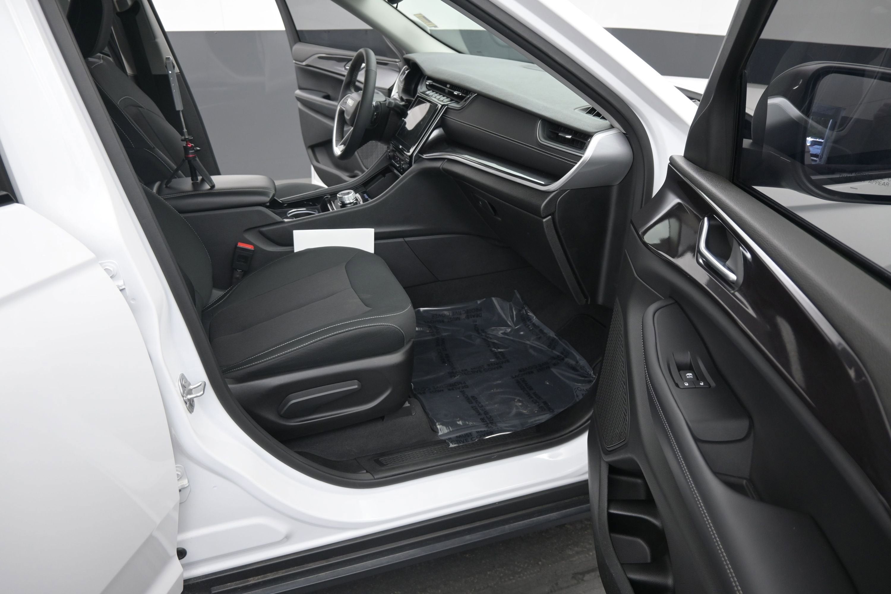 2023 Jeep Grand Cherokee Laredo 4x4