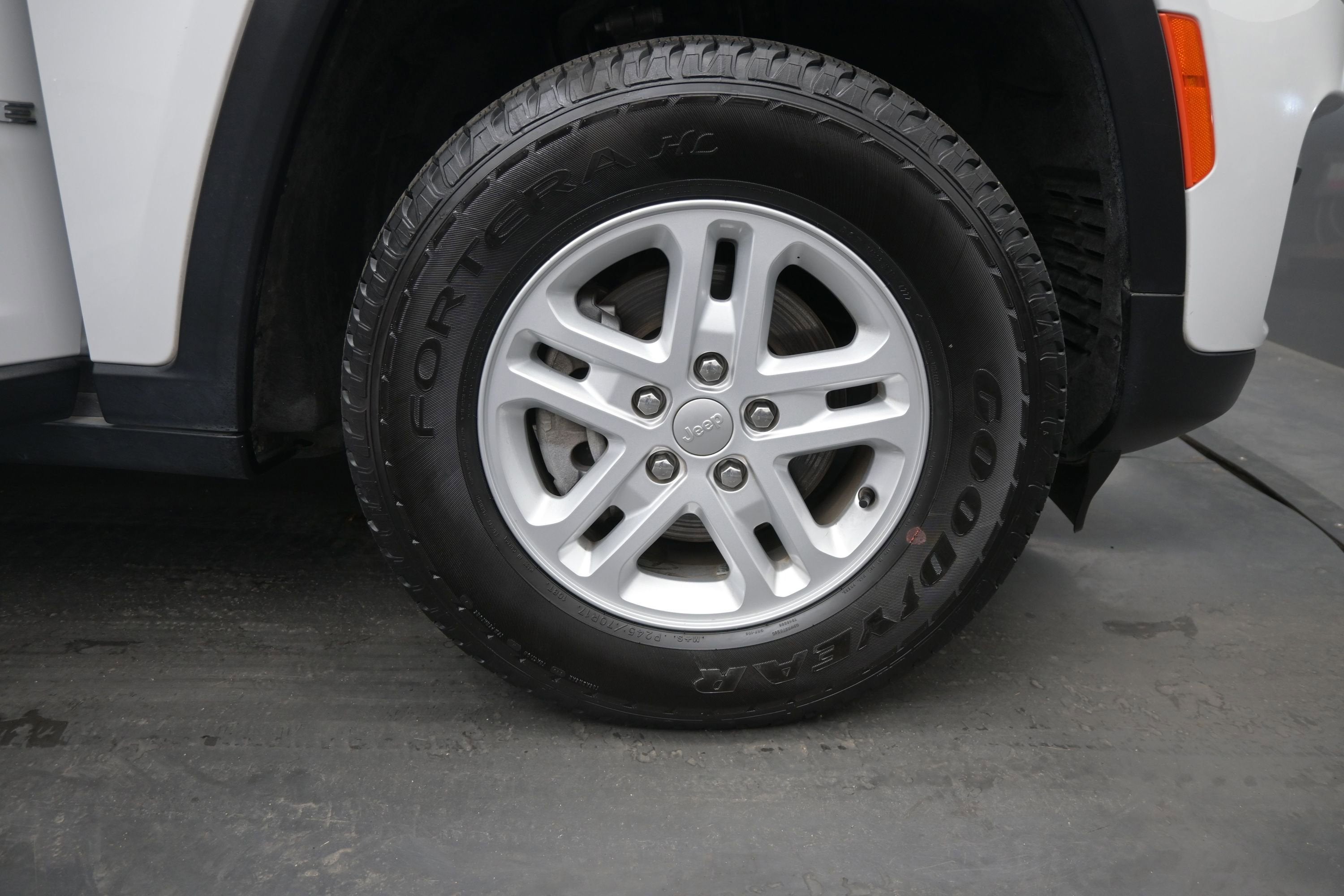 2023 Jeep Grand Cherokee Laredo 4x4