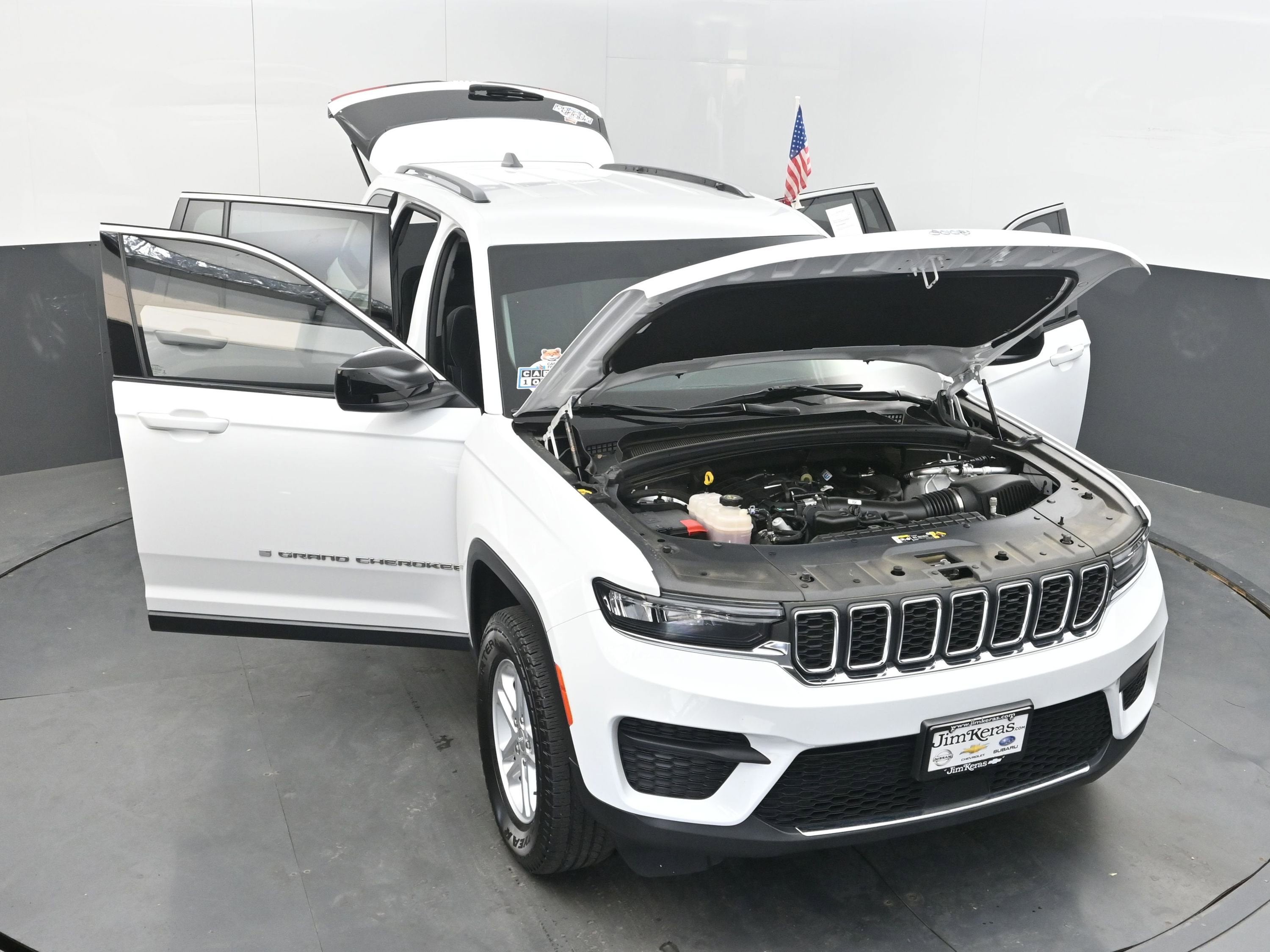 2023 Jeep Grand Cherokee Laredo 4x4