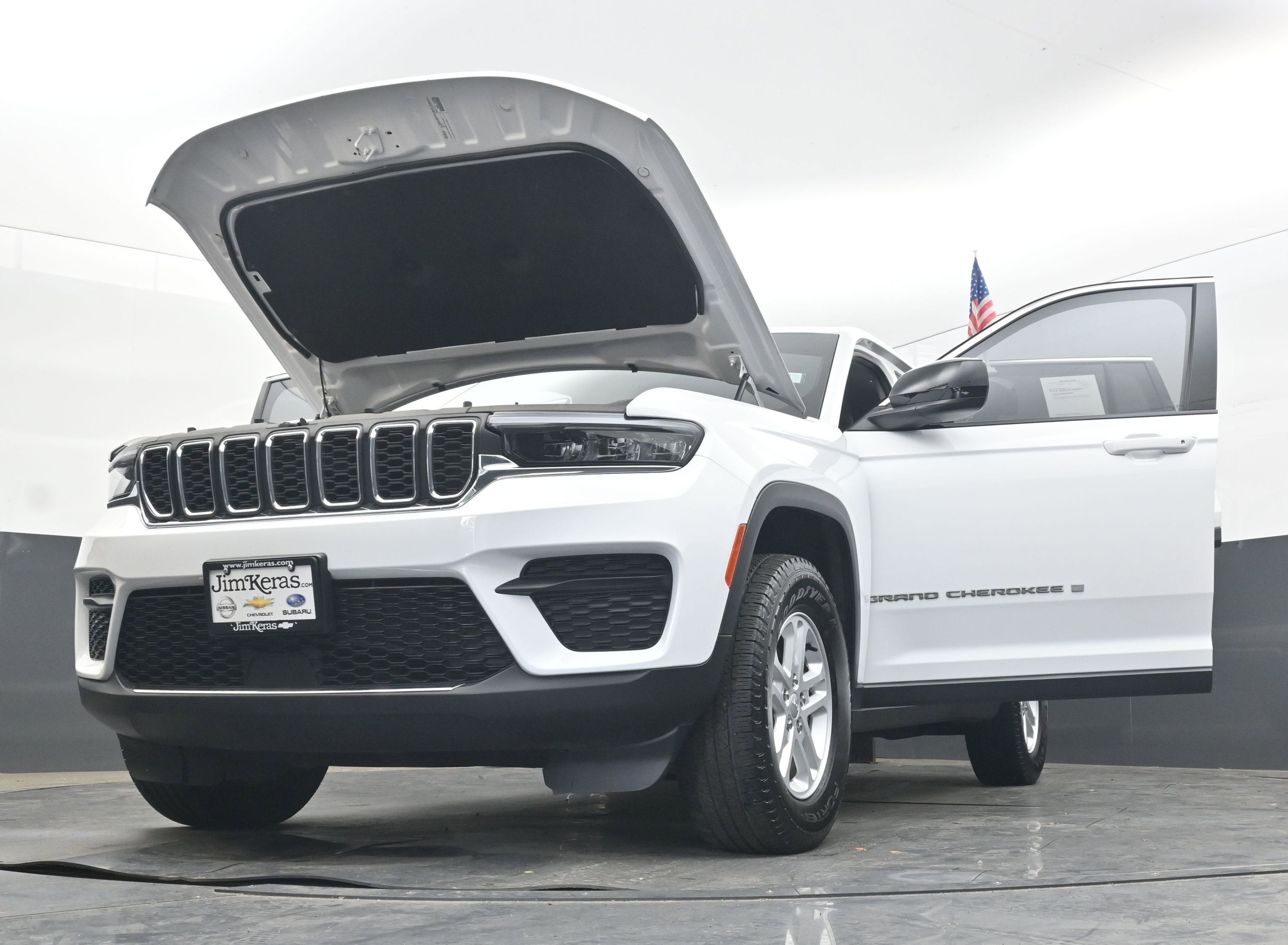 2023 Jeep Grand Cherokee Laredo 4x4