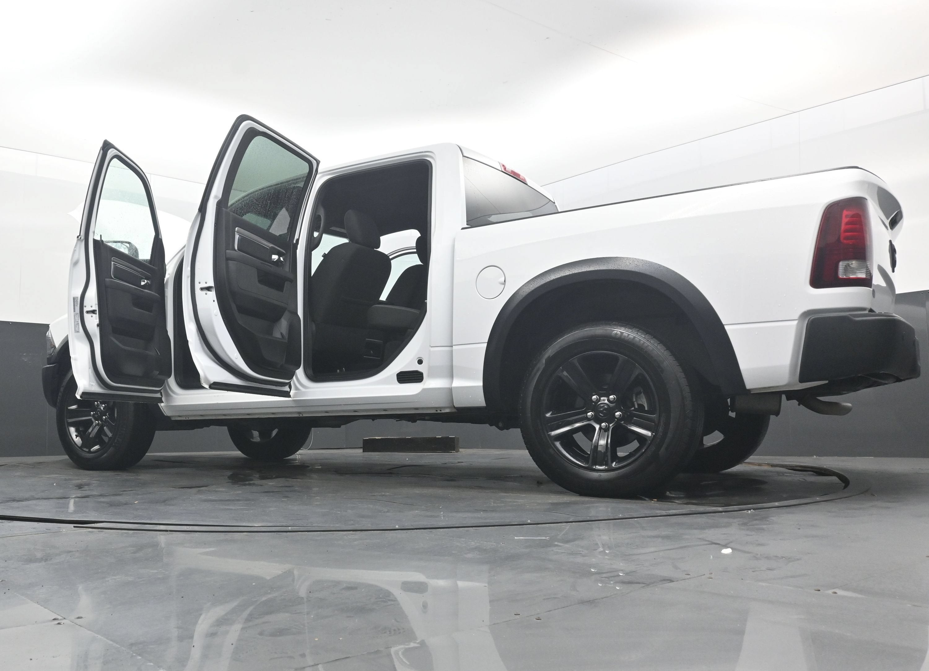 2024 RAM 1500 Classic Warlock Crew Cab 4x2 5'7" Box