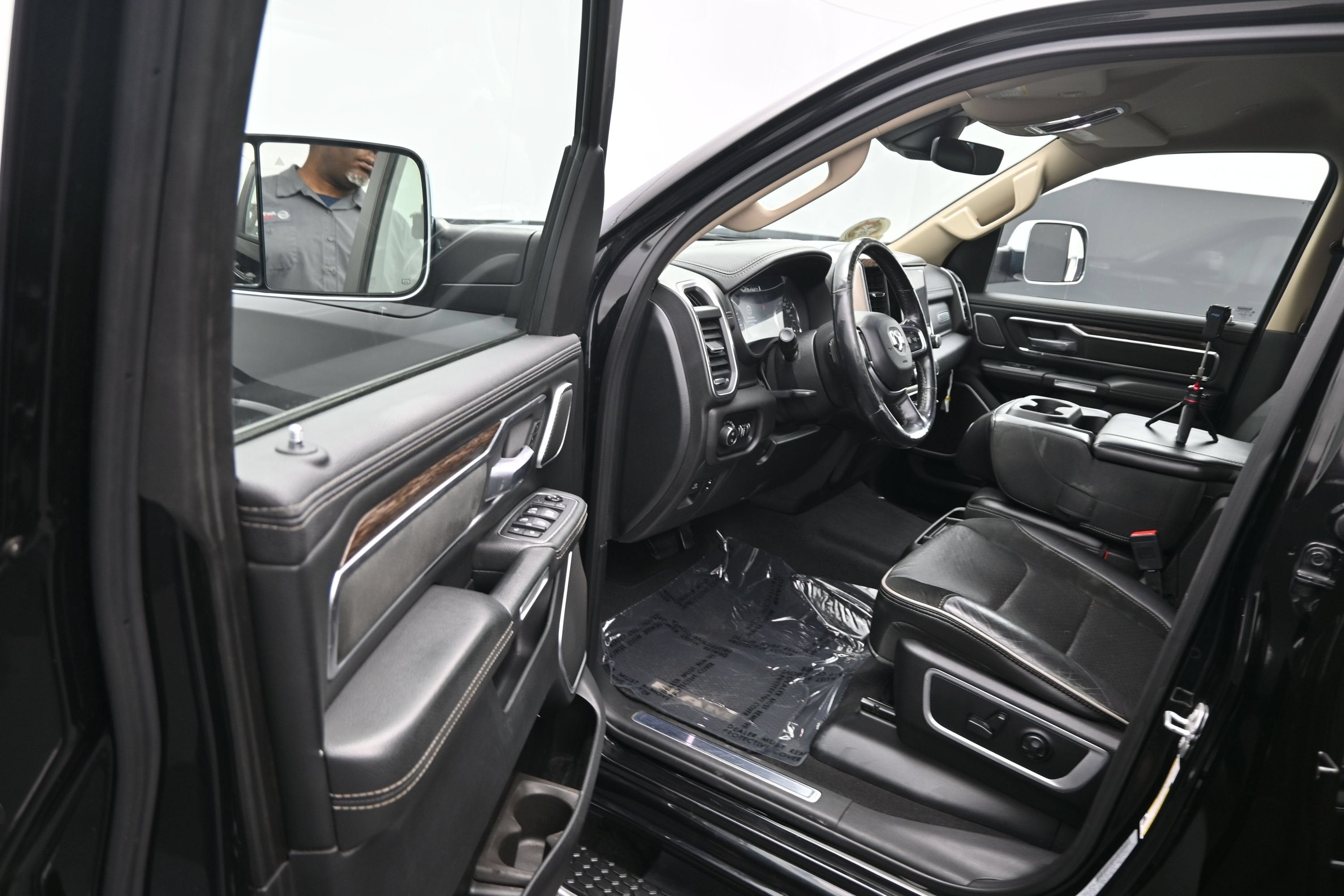 2019 RAM 1500 Laramie Crew Cab 4x2 5'7" Box