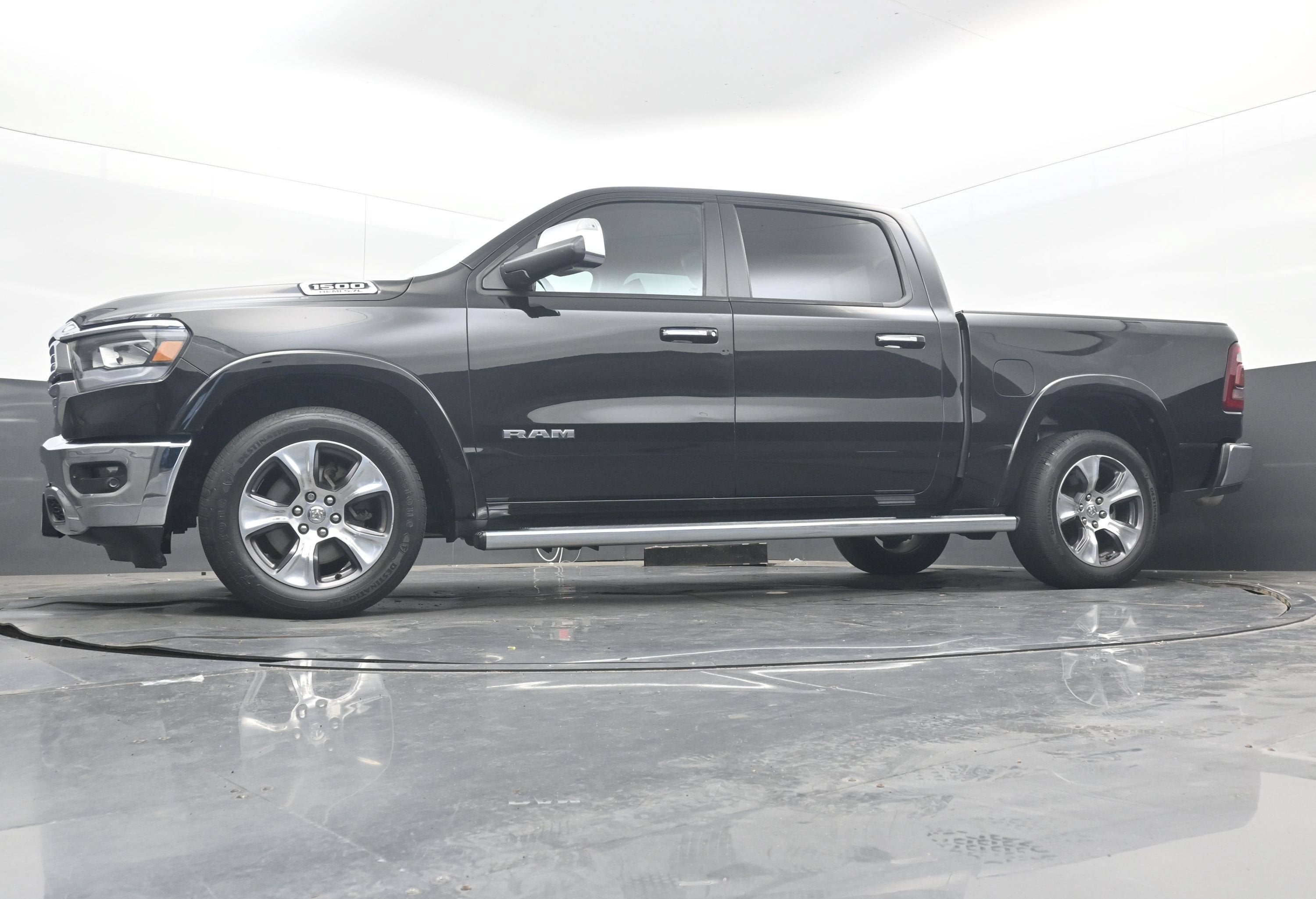 2019 RAM 1500 Laramie Crew Cab 4x2 5'7" Box