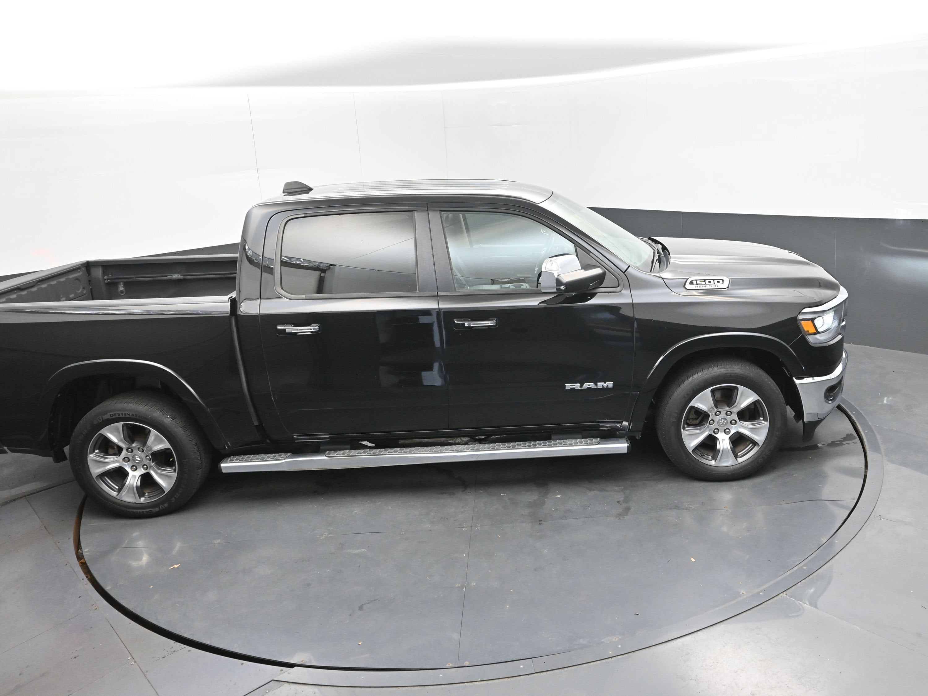 2019 RAM 1500 Laramie Crew Cab 4x2 5'7" Box