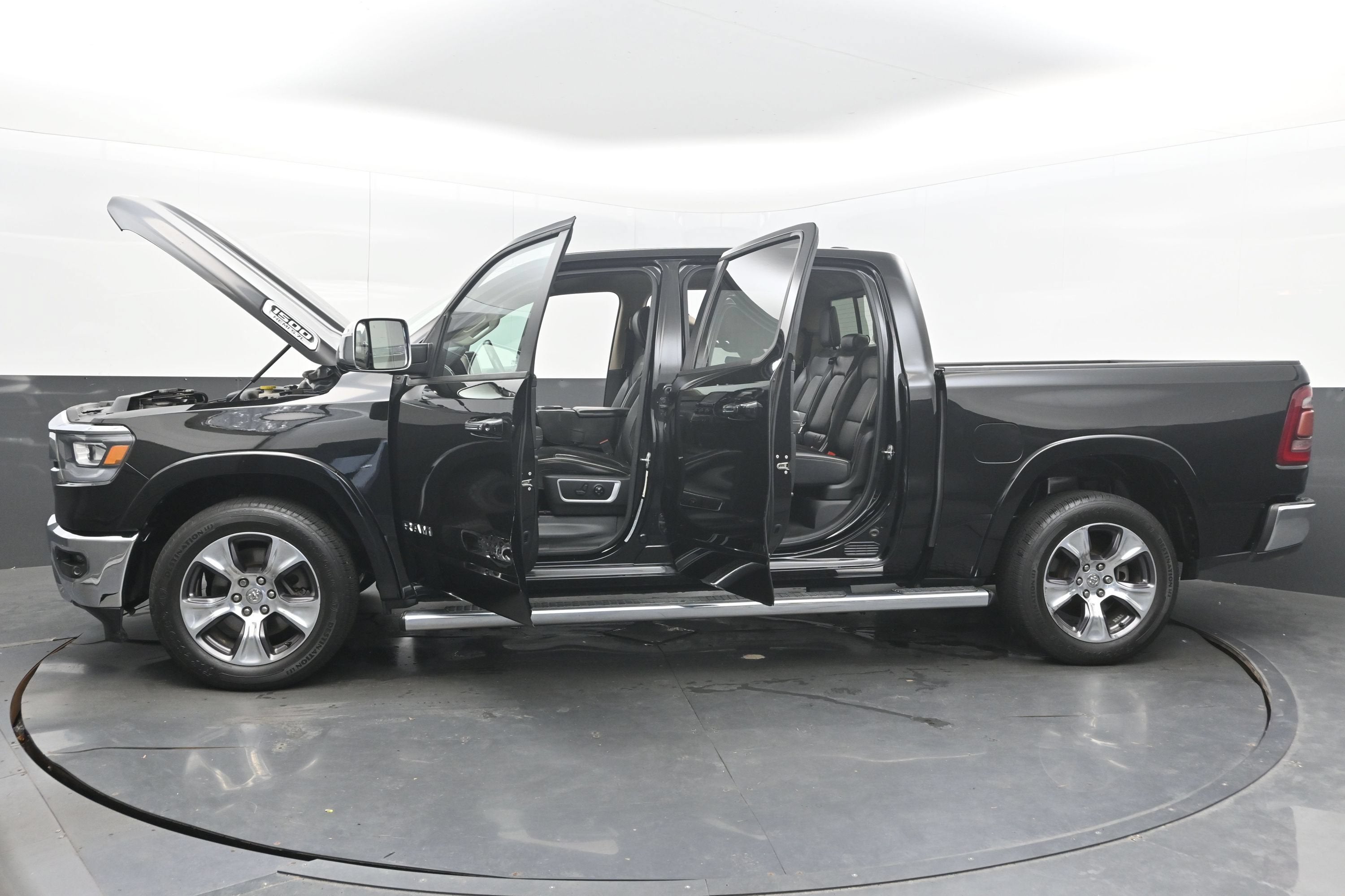 2019 RAM 1500 Laramie Crew Cab 4x2 5'7" Box