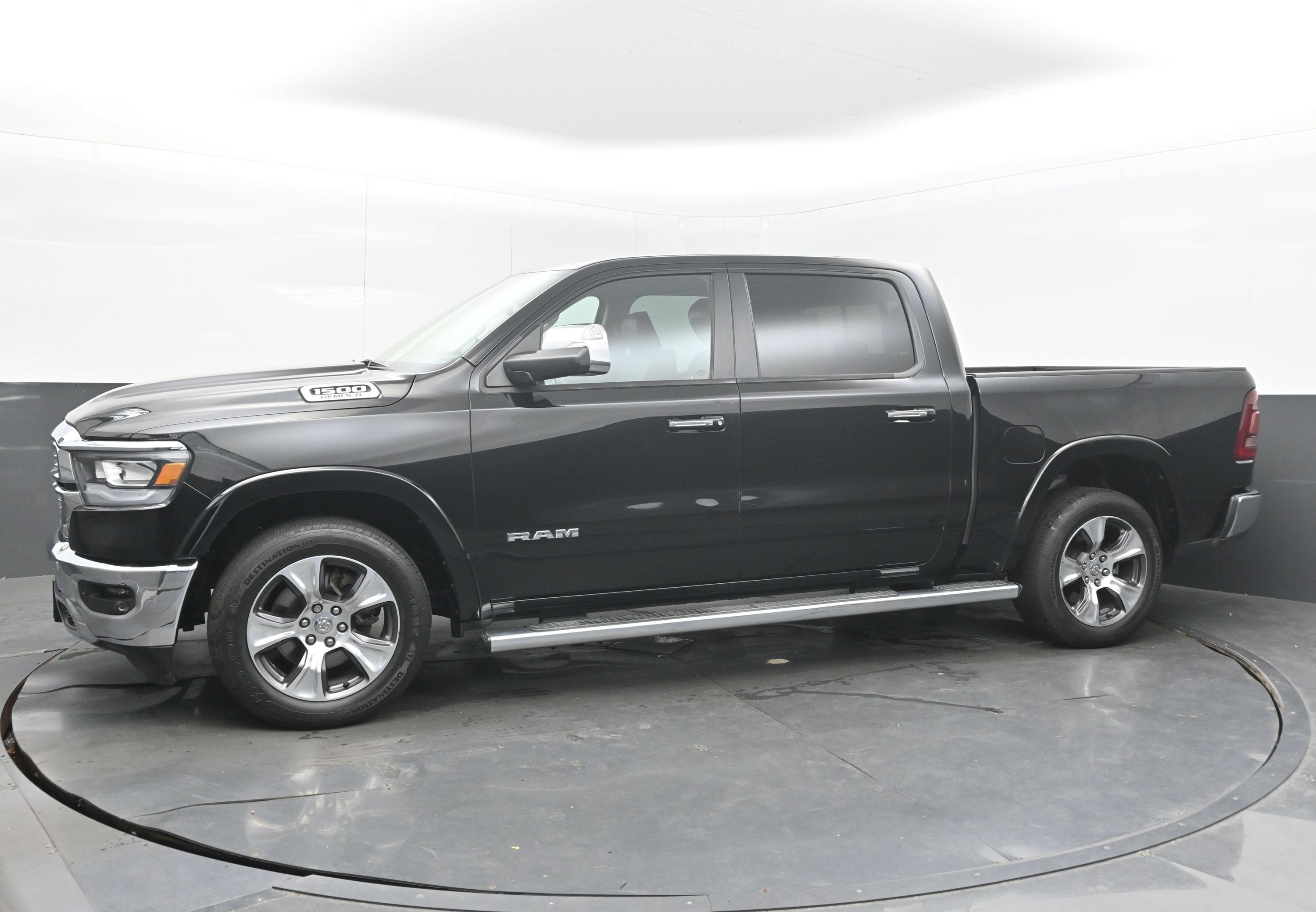 2019 RAM 1500 Laramie Crew Cab 4x2 5'7" Box