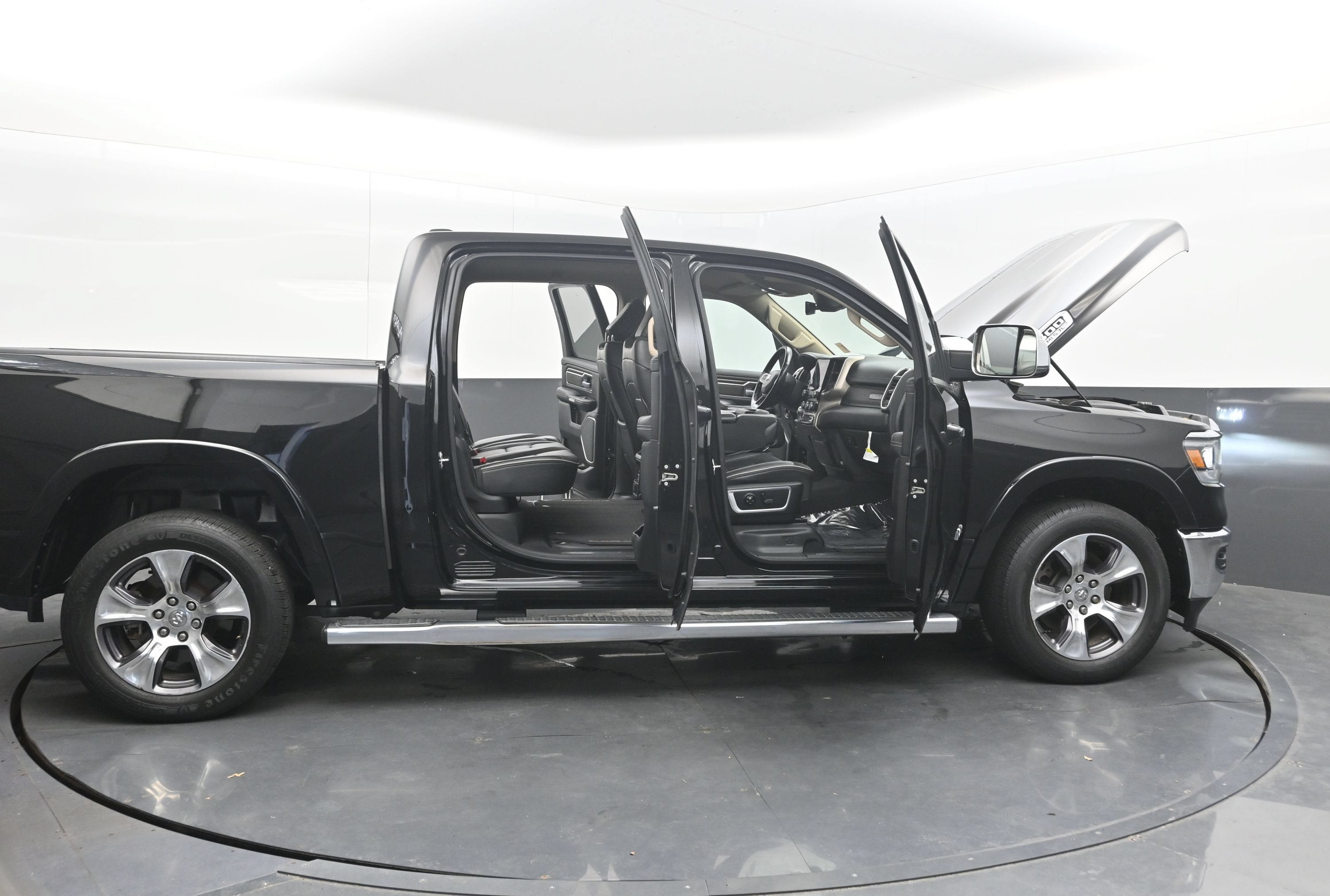2019 RAM 1500 Laramie Crew Cab 4x2 5'7" Box