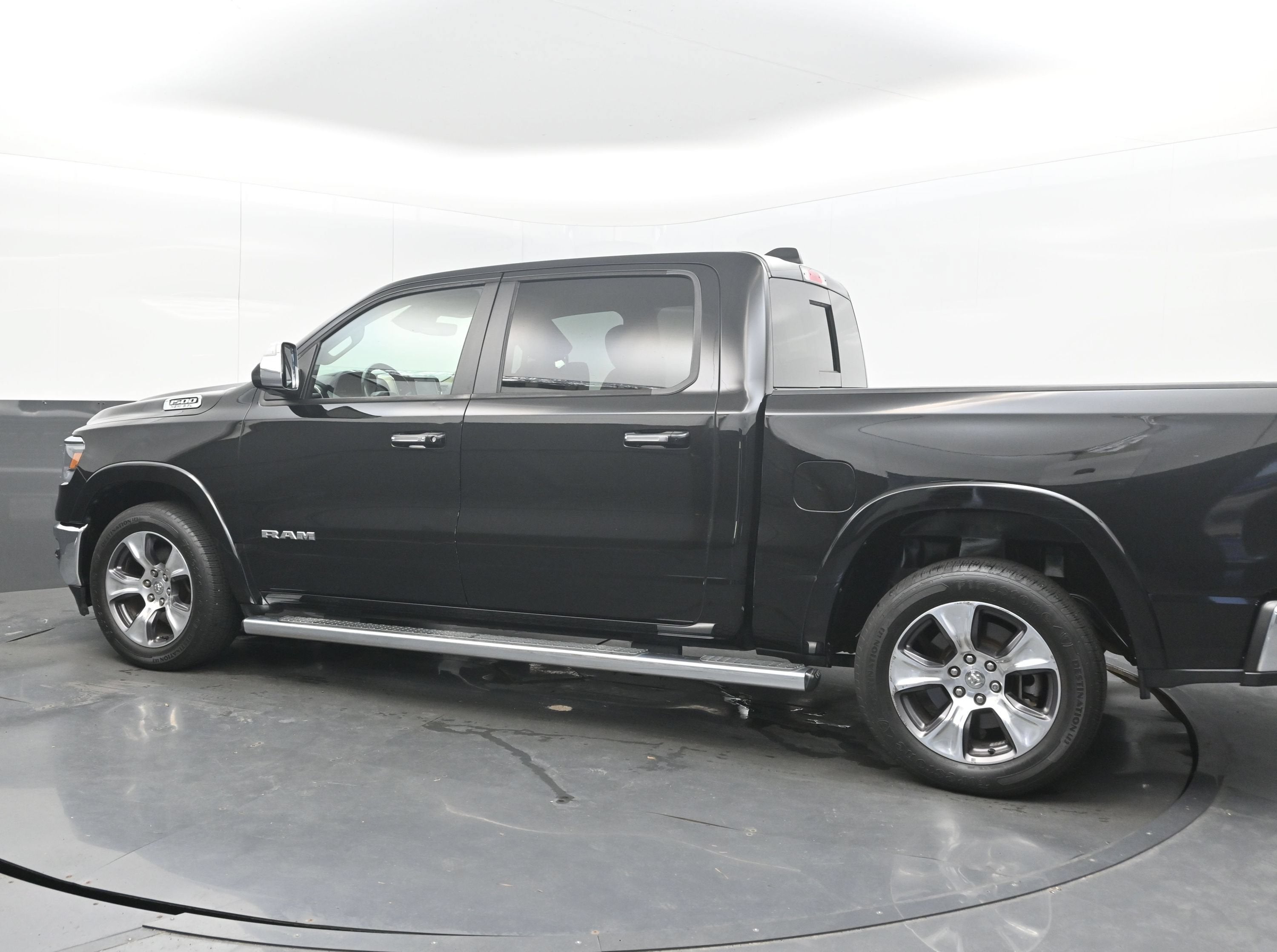 2019 RAM 1500 Laramie Crew Cab 4x2 5'7" Box