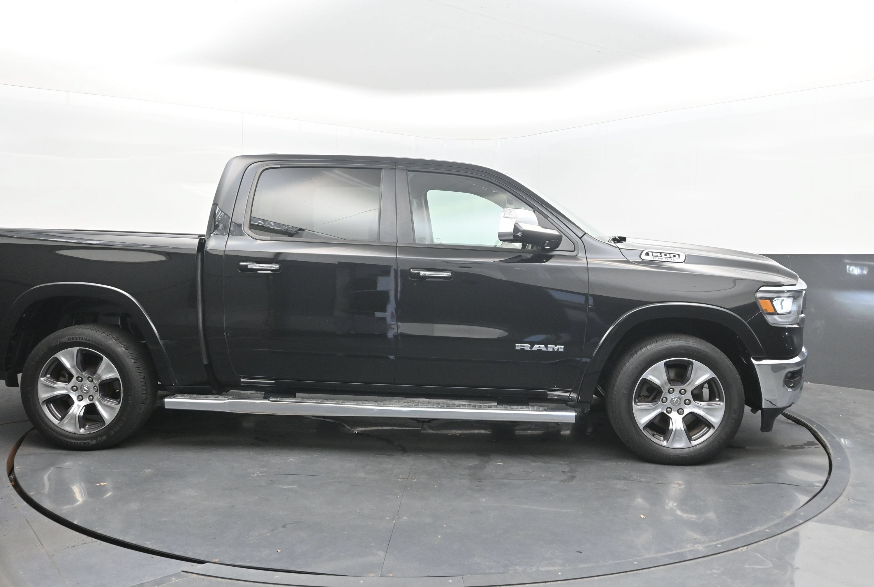 2019 RAM 1500 Laramie Crew Cab 4x2 5'7" Box