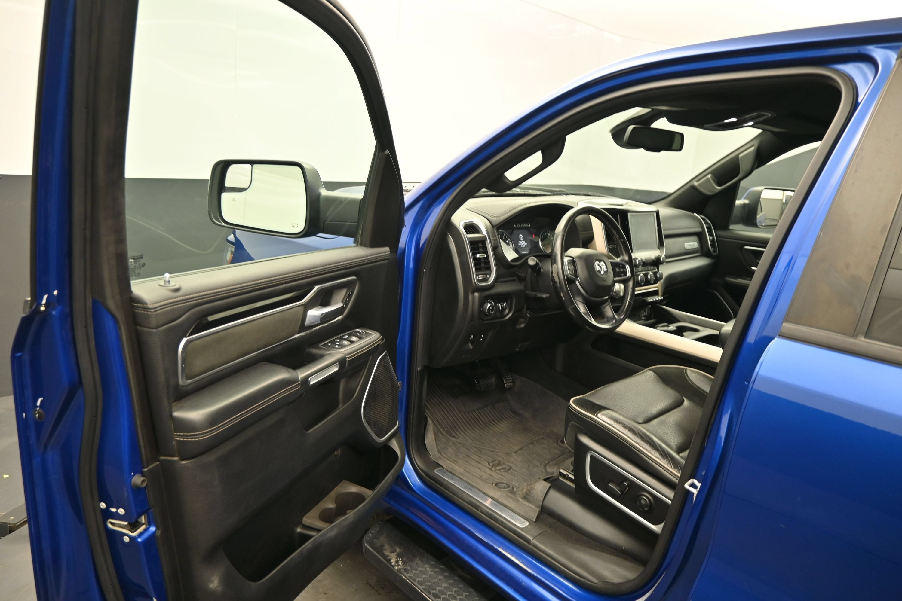 2019 RAM 1500 Laramie Crew Cab 4x4 6'4" Box