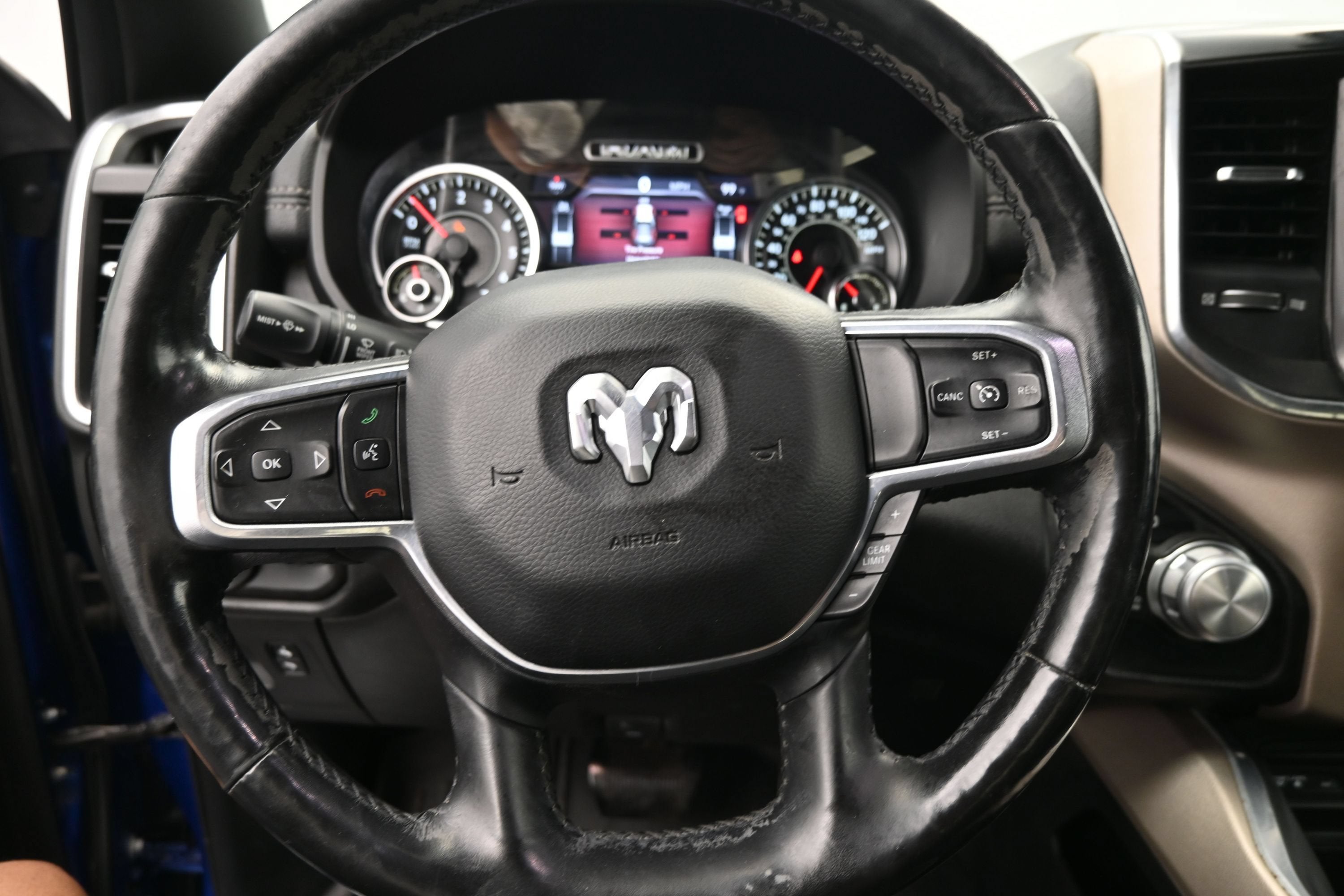2019 RAM 1500 Laramie Crew Cab 4x4 6'4" Box