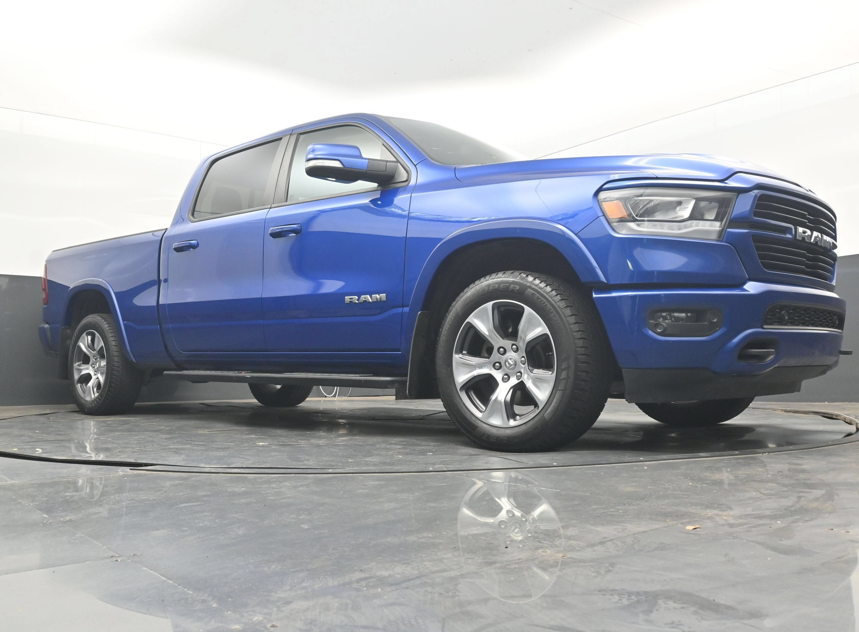 2019 RAM 1500 Laramie Crew Cab 4x4 6'4" Box