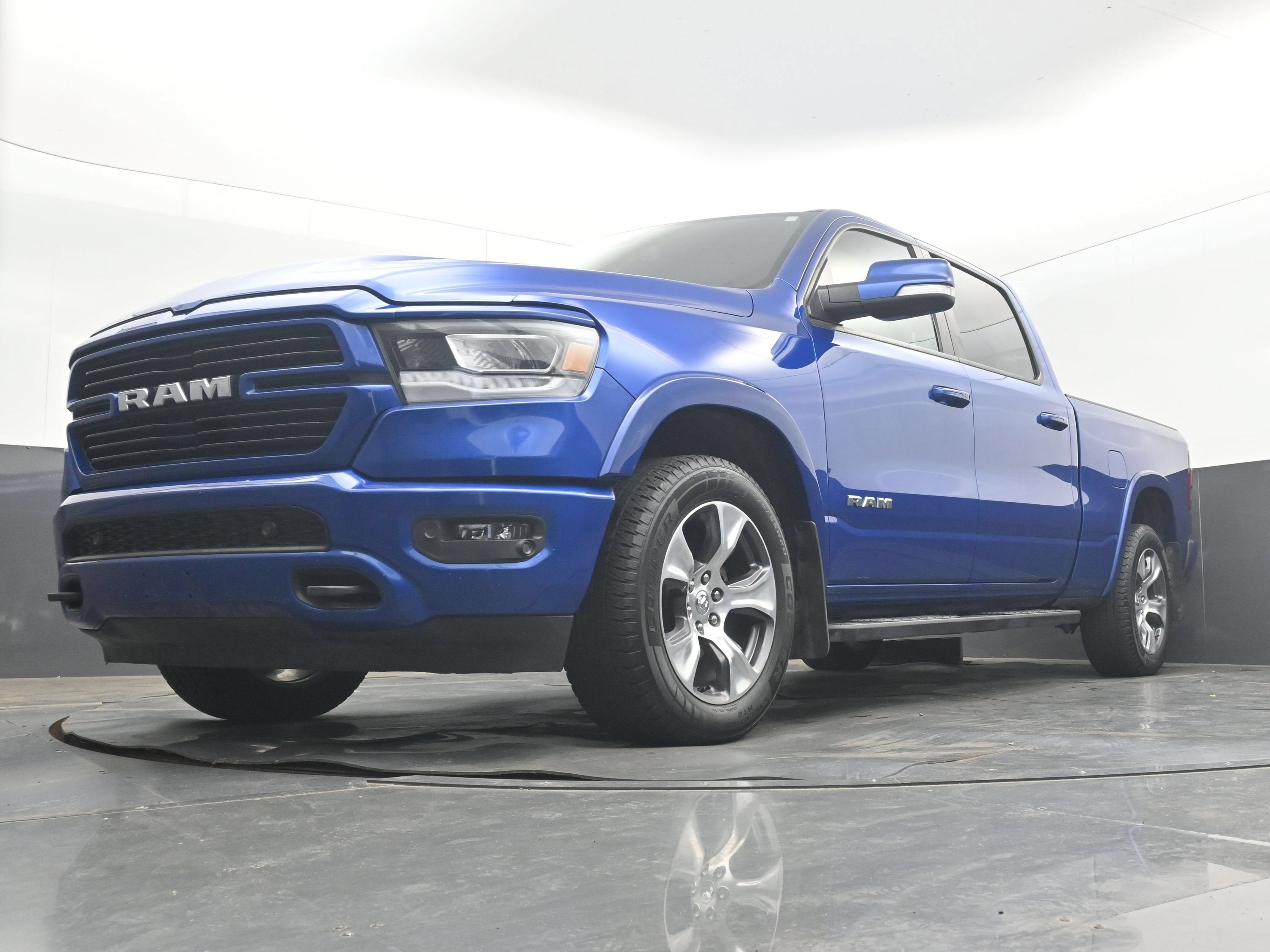 2019 RAM 1500 Laramie Crew Cab 4x4 6'4" Box