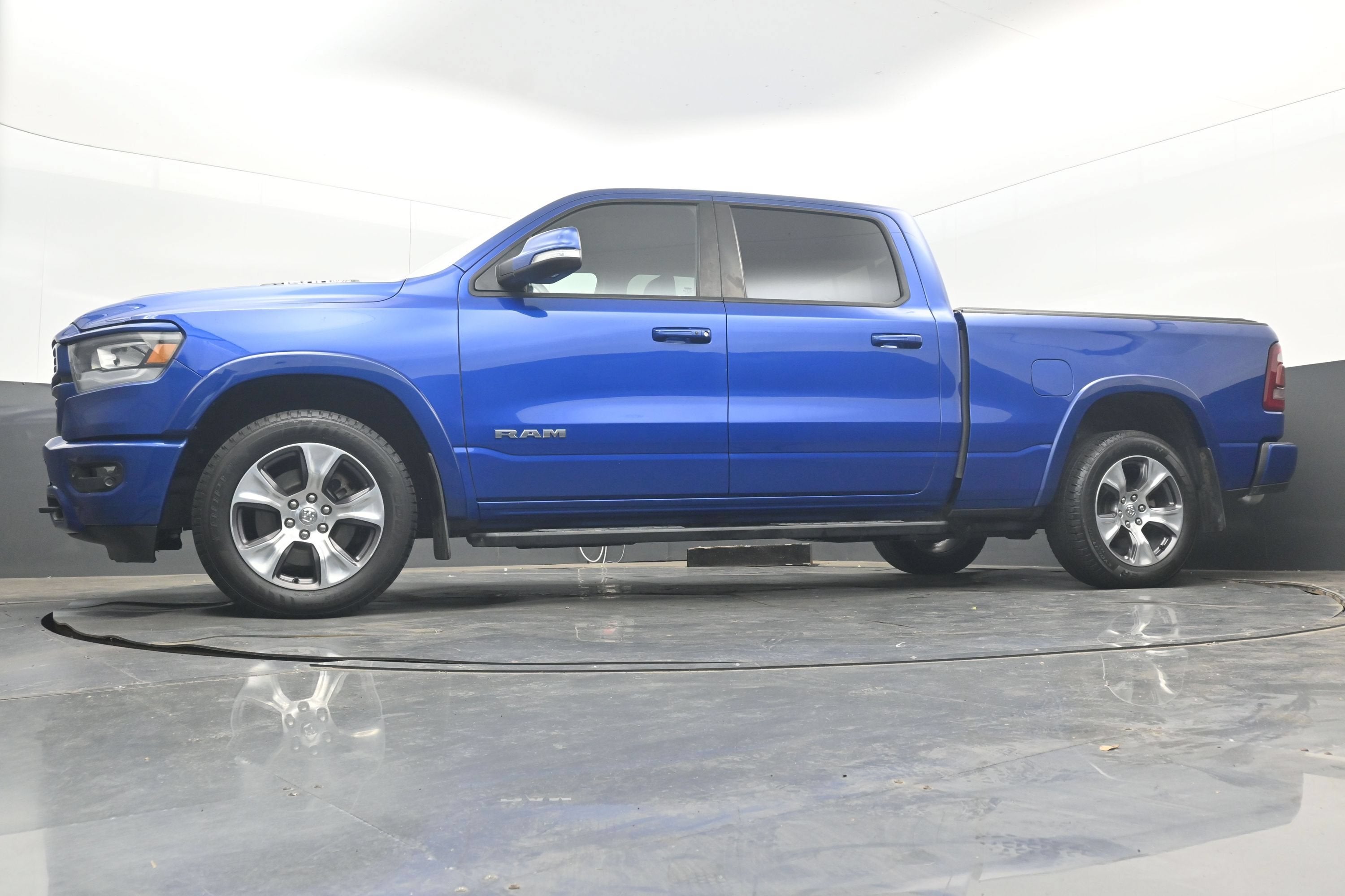 2019 RAM 1500 Laramie Crew Cab 4x4 6'4" Box