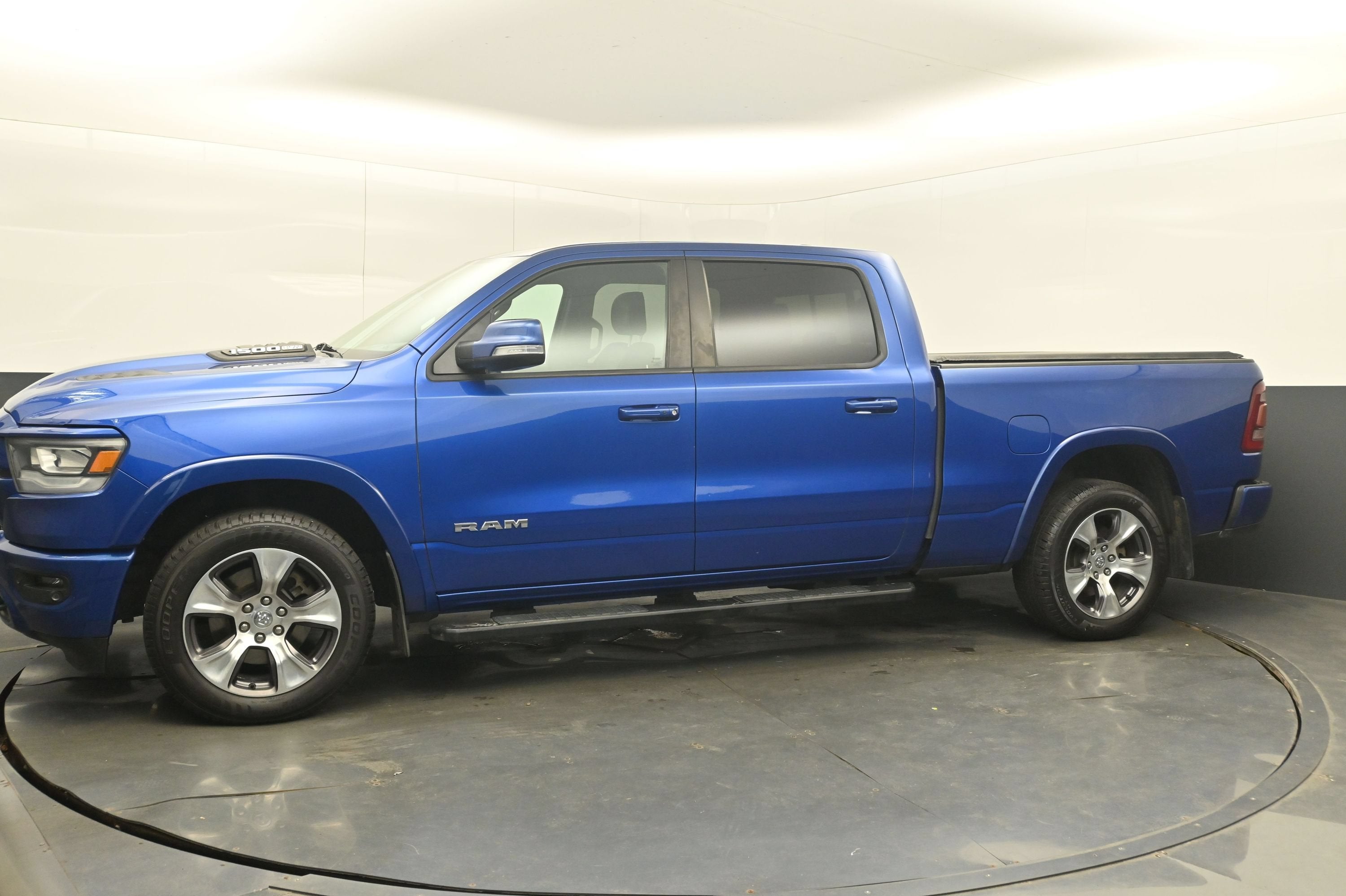 2019 RAM 1500 Laramie Crew Cab 4x4 6'4" Box
