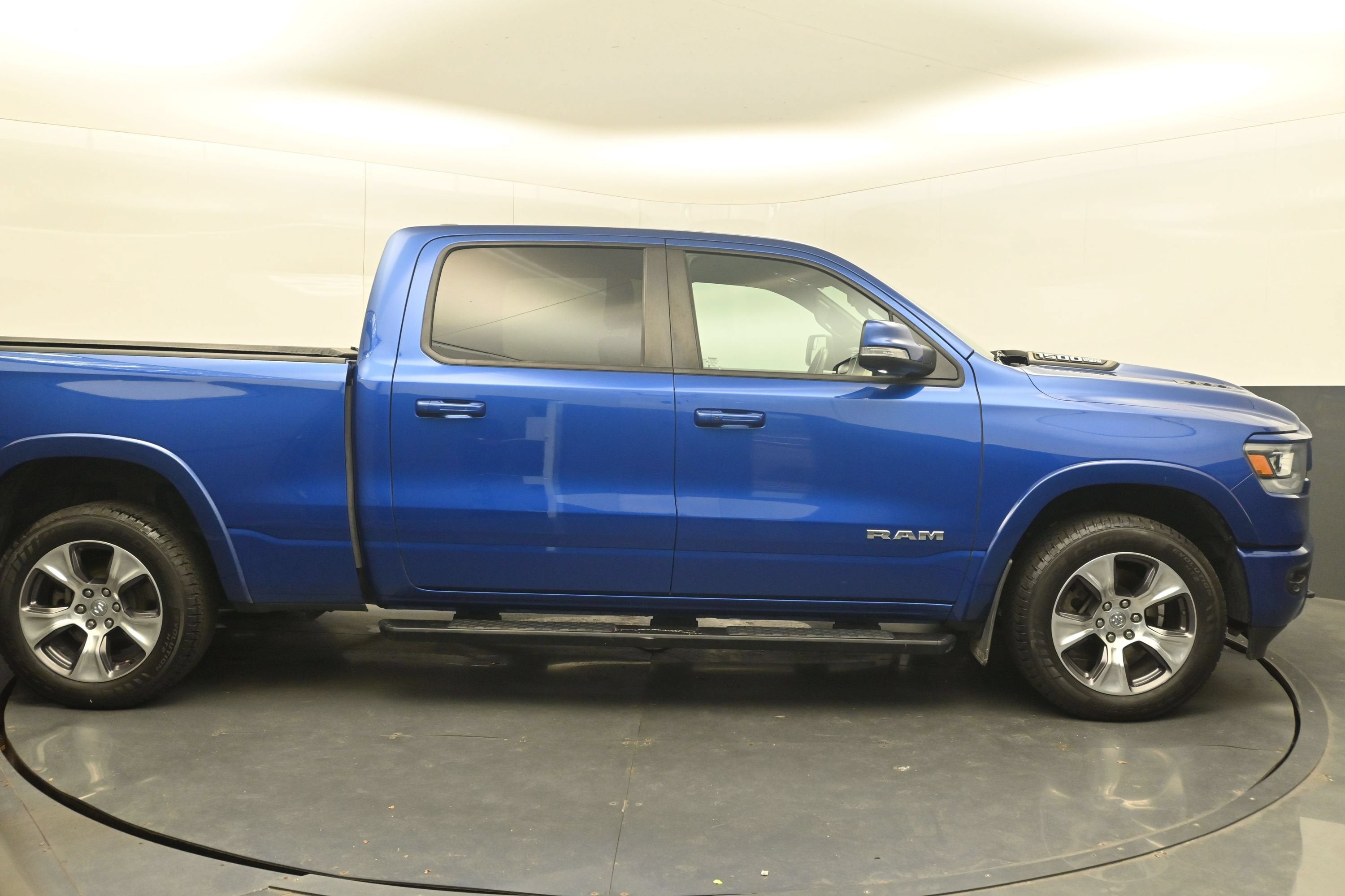 2019 RAM 1500 Laramie Crew Cab 4x4 6'4" Box