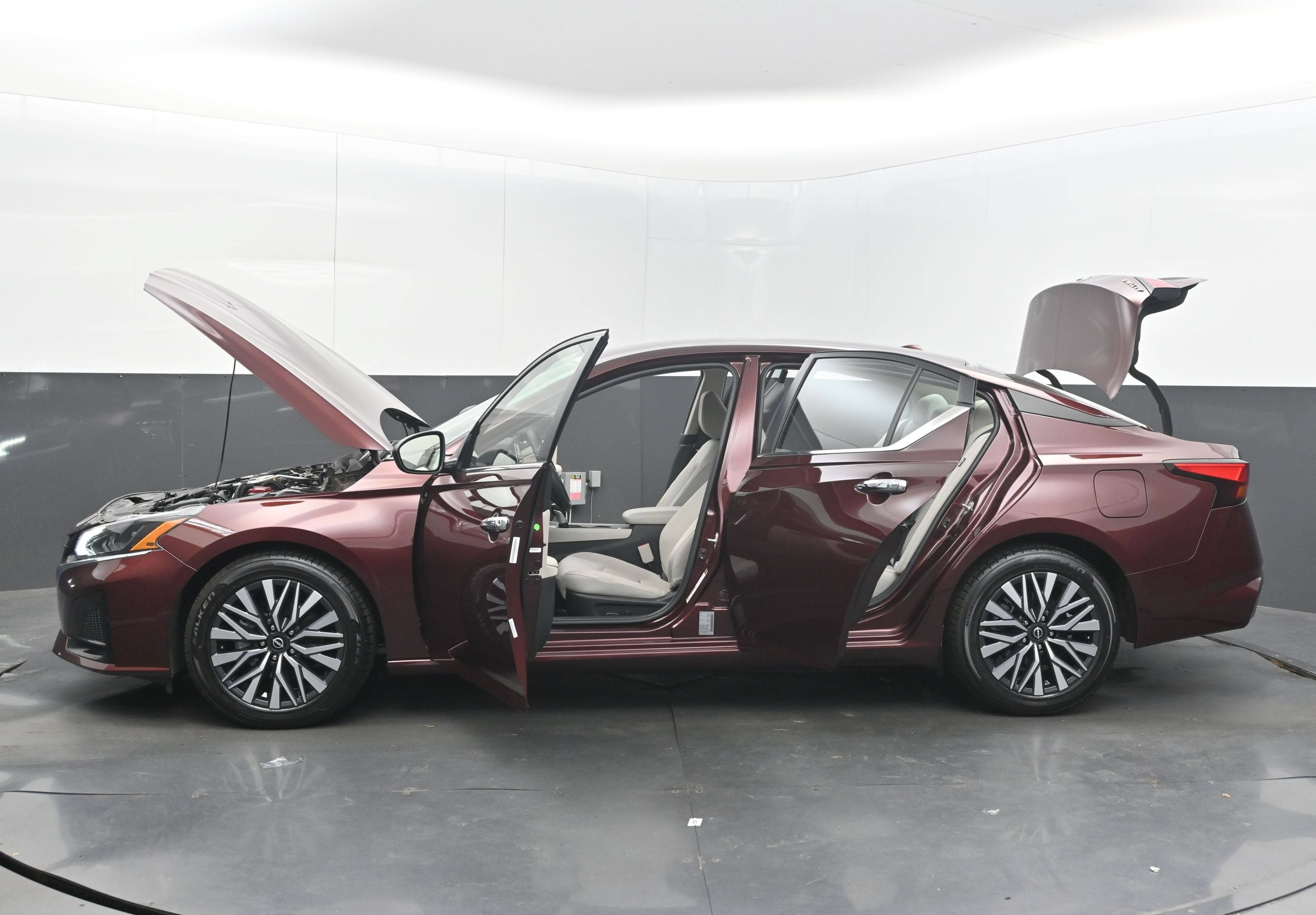 2025 Nissan Altima SV FWD