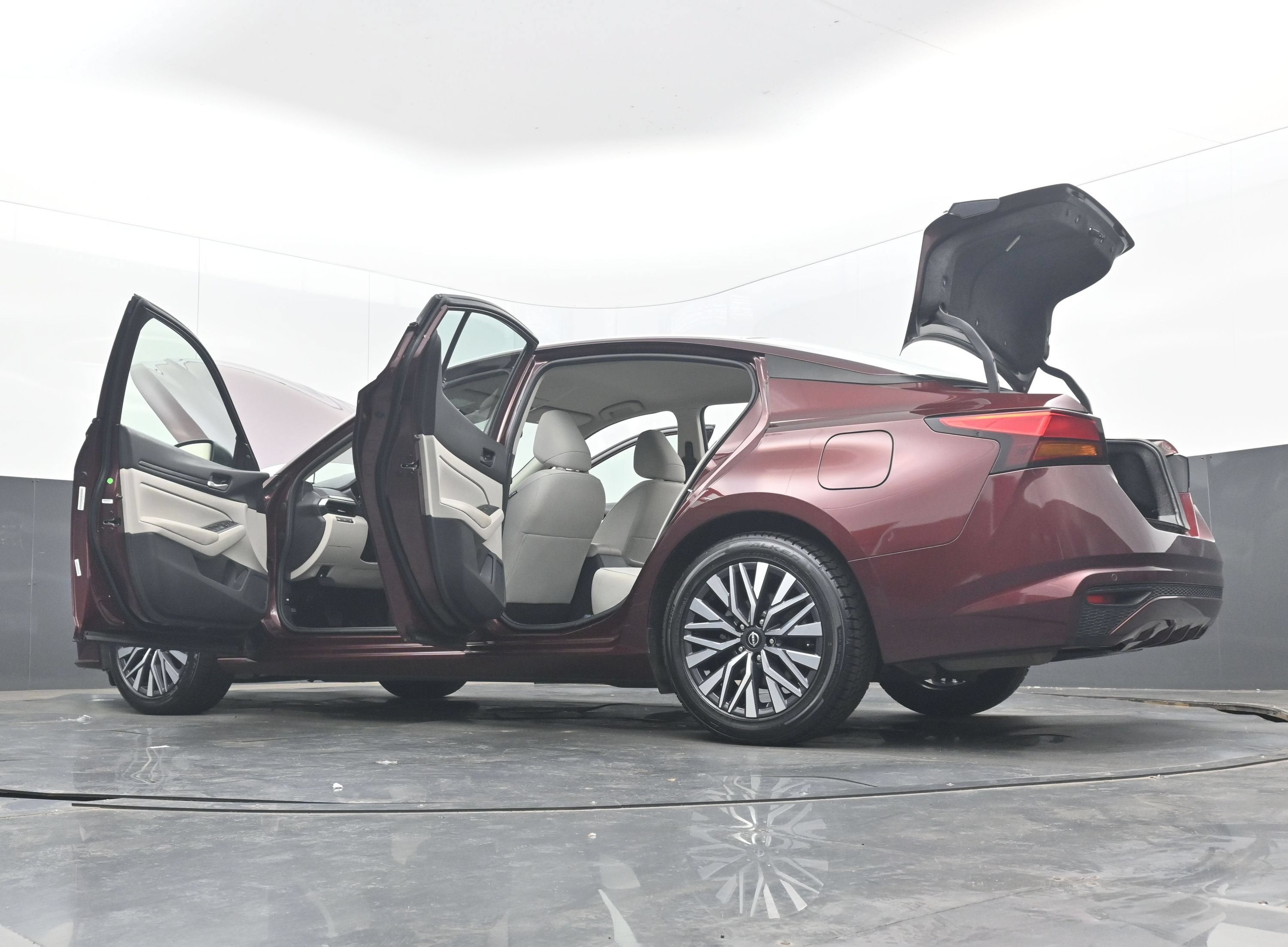 2025 Nissan Altima SV FWD