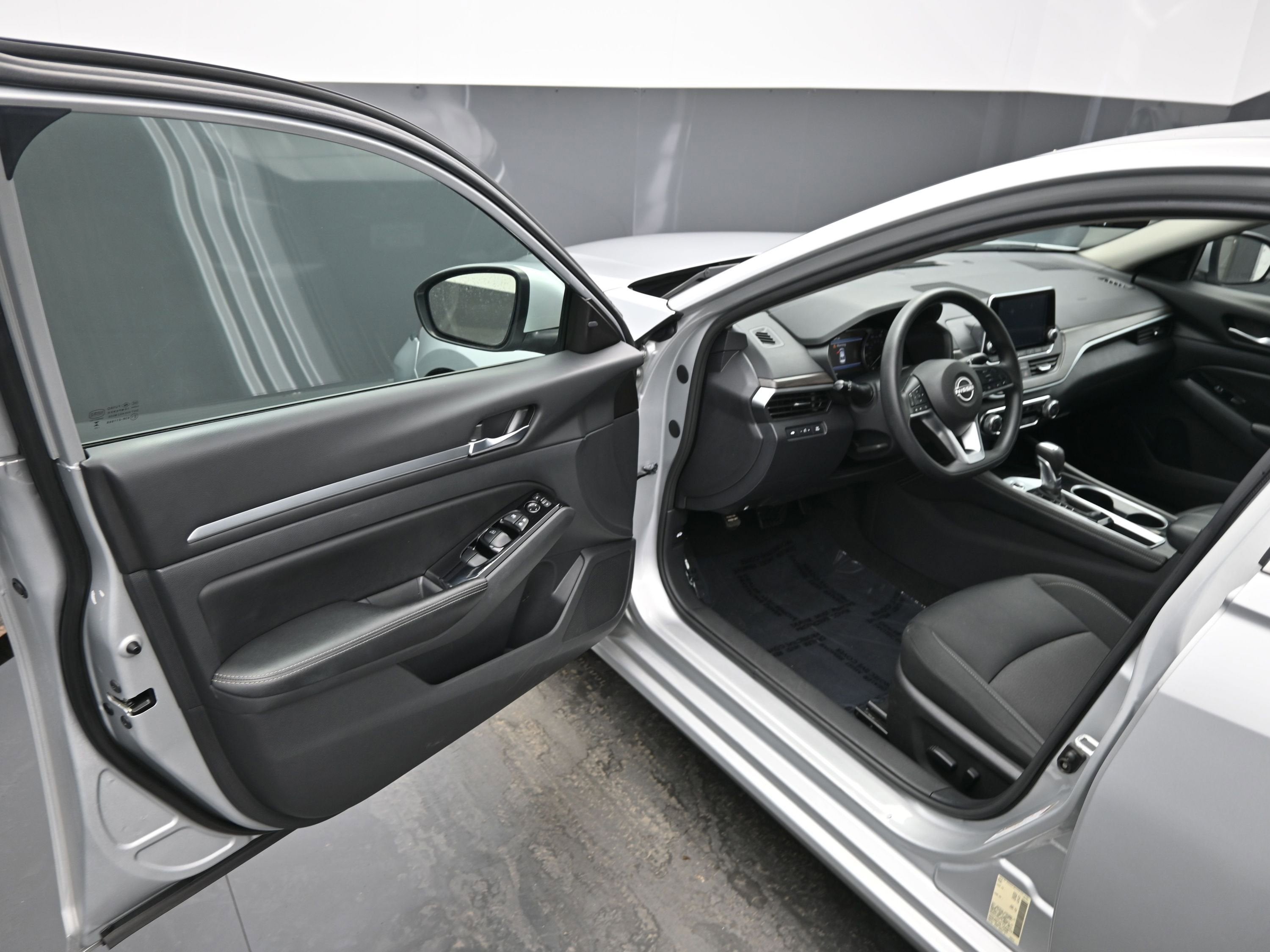 2023 Nissan Altima SV FWD