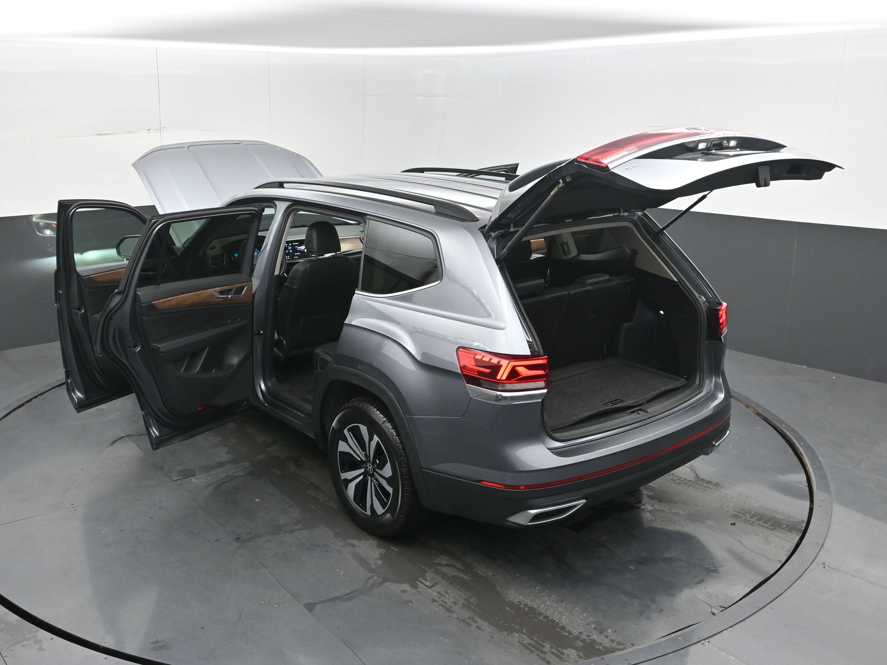 2024 Volkswagen Atlas 2.0T SE